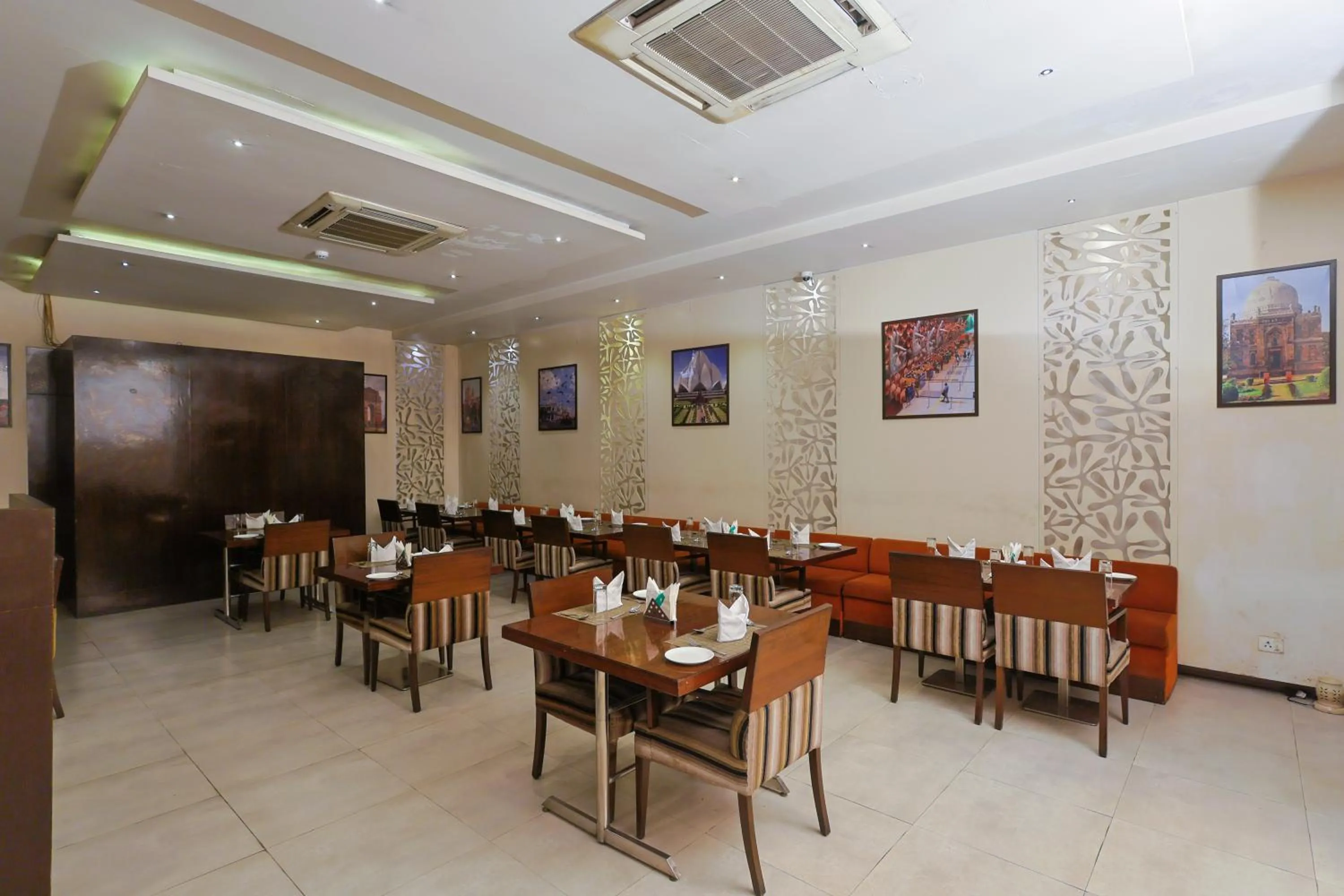 Restaurant/places to eat in Le Roi Udaipur