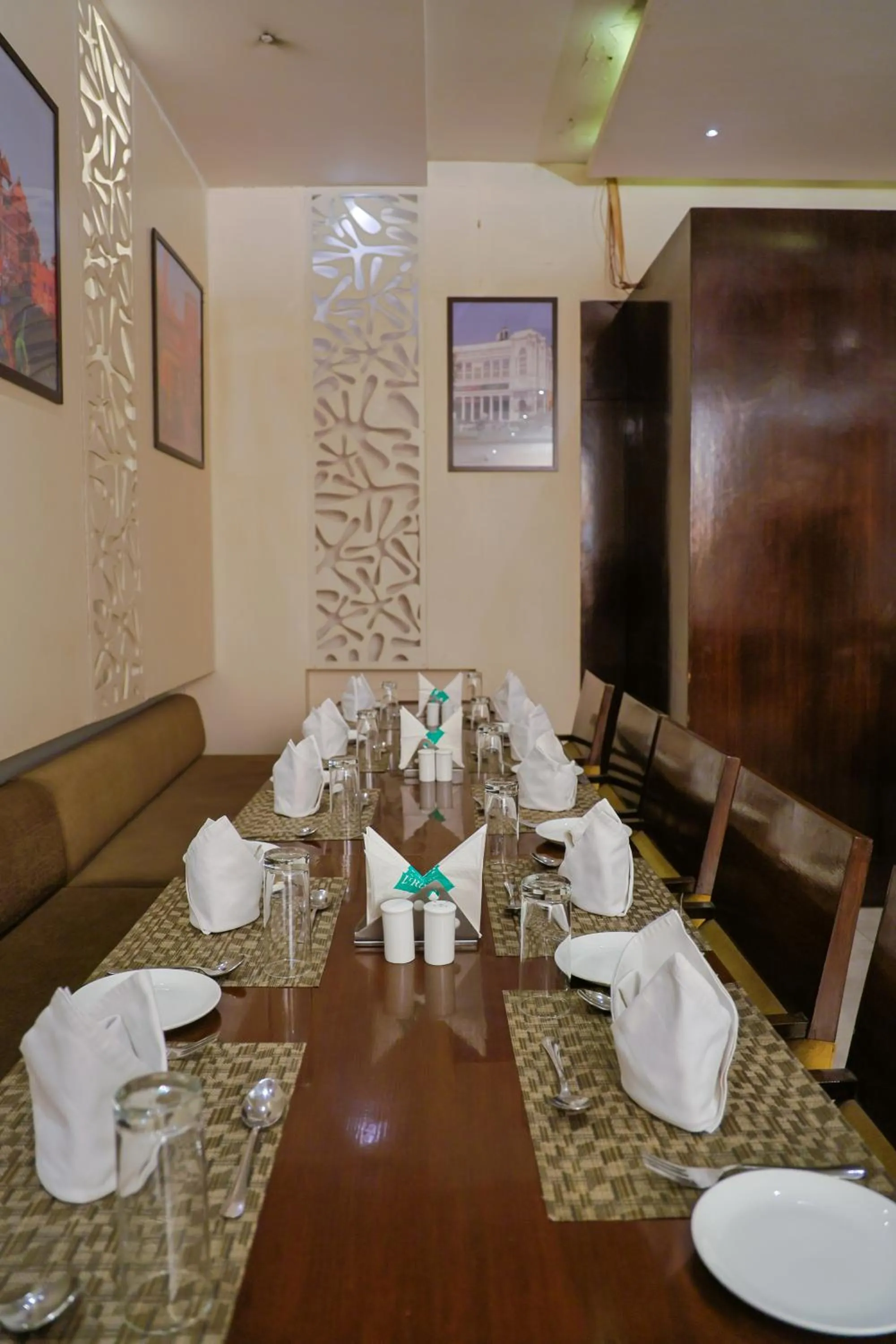 Dining area in Le Roi Udaipur