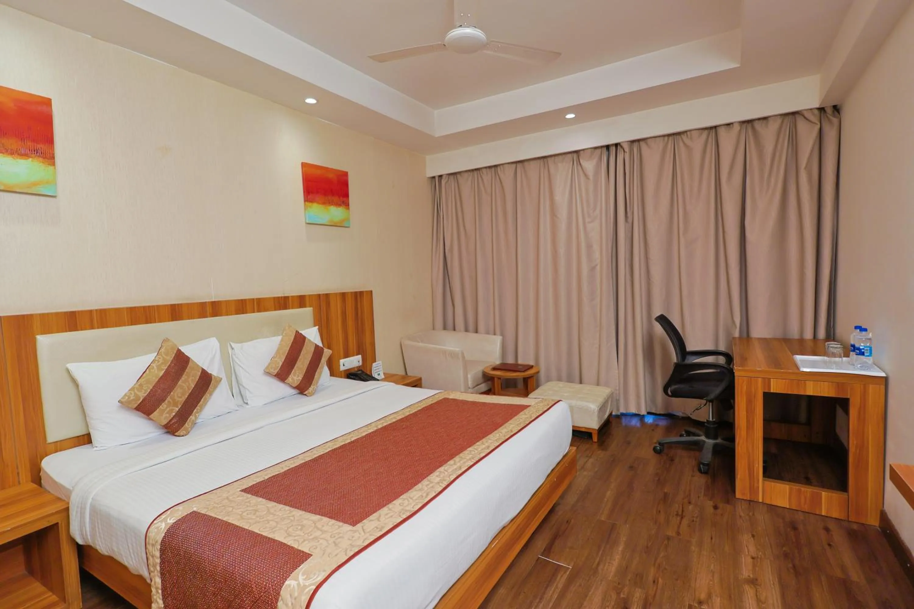 hair dresser, Bed in Le Roi Udaipur