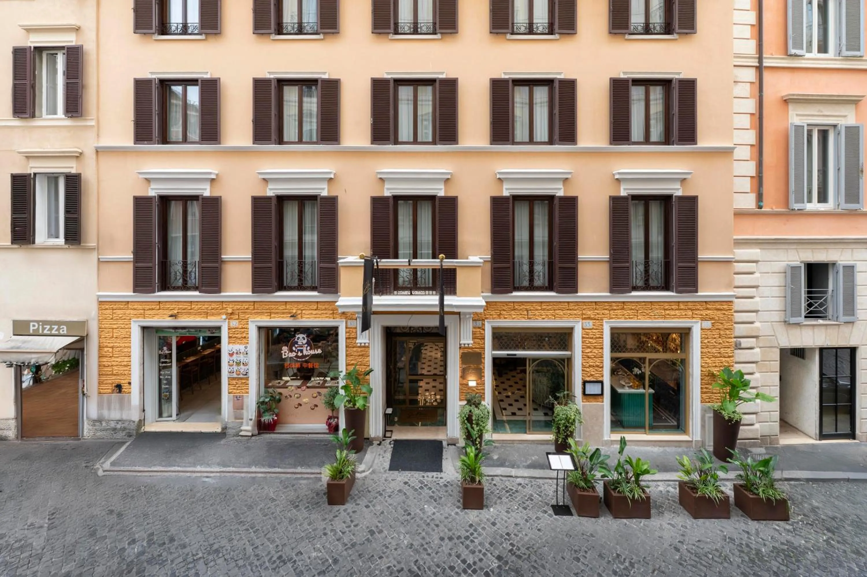 Property building in Je Rome Hotel