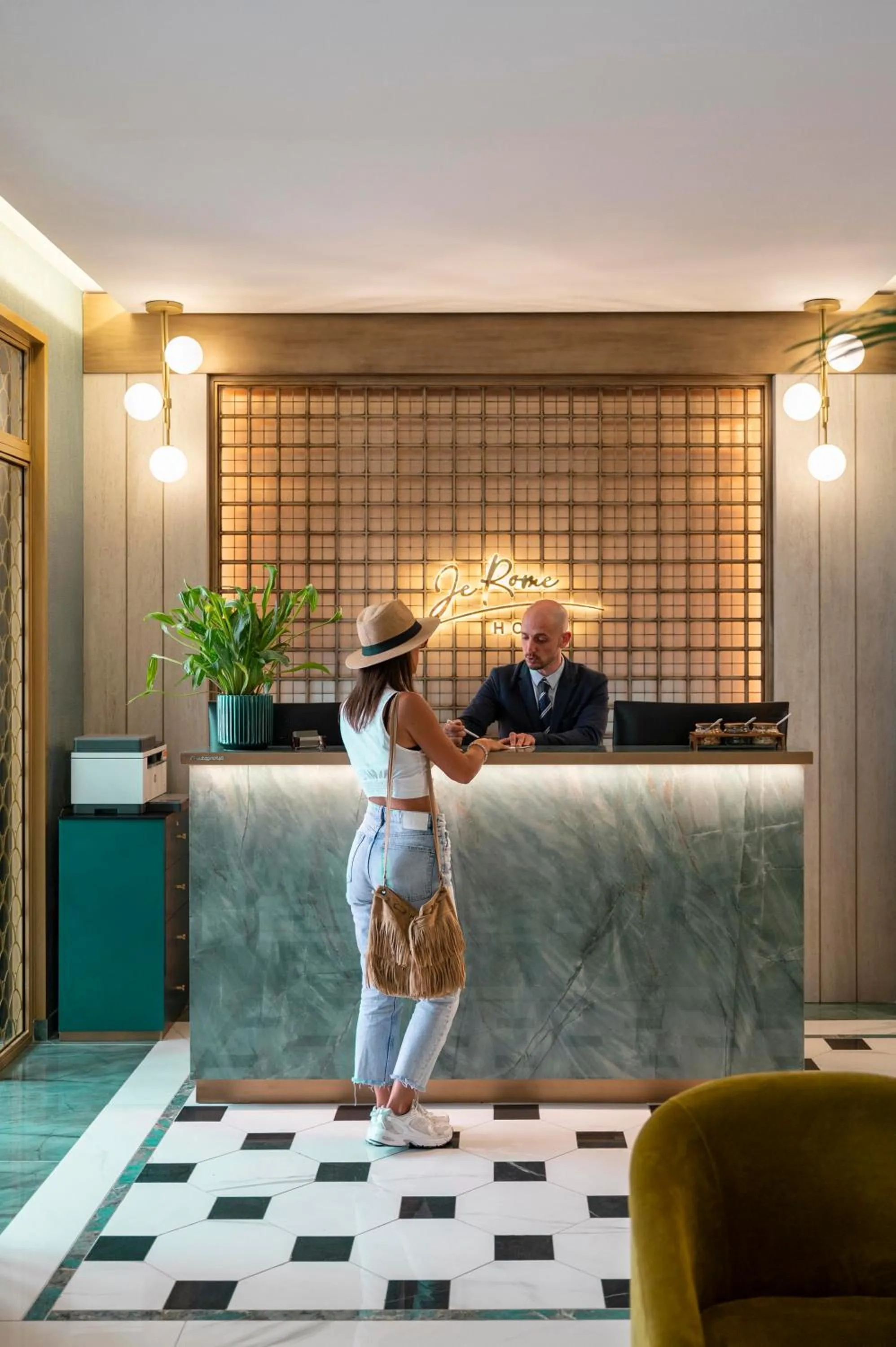 Staff in Je Rome Hotel