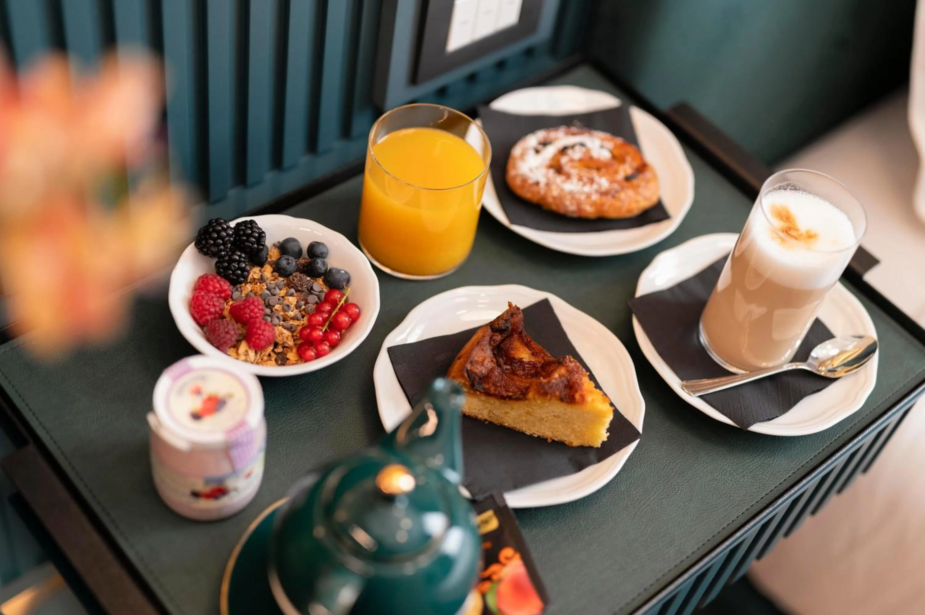 Food and drinks in Je Rome Hotel