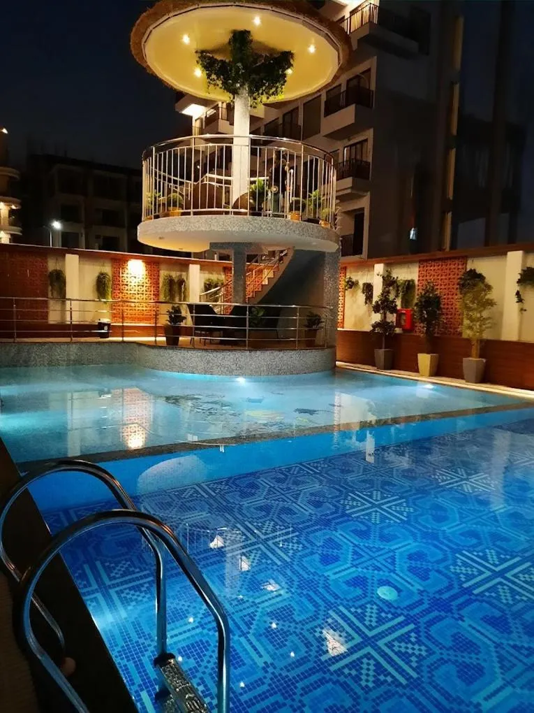 Swimming pool in The Pikus Paradise