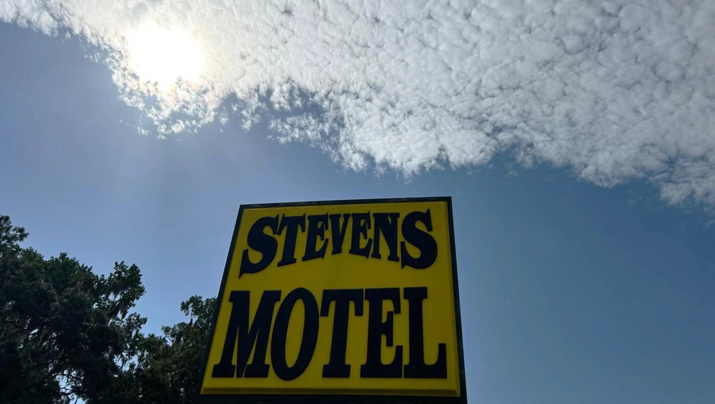 Facade/entrance in Steven Motel