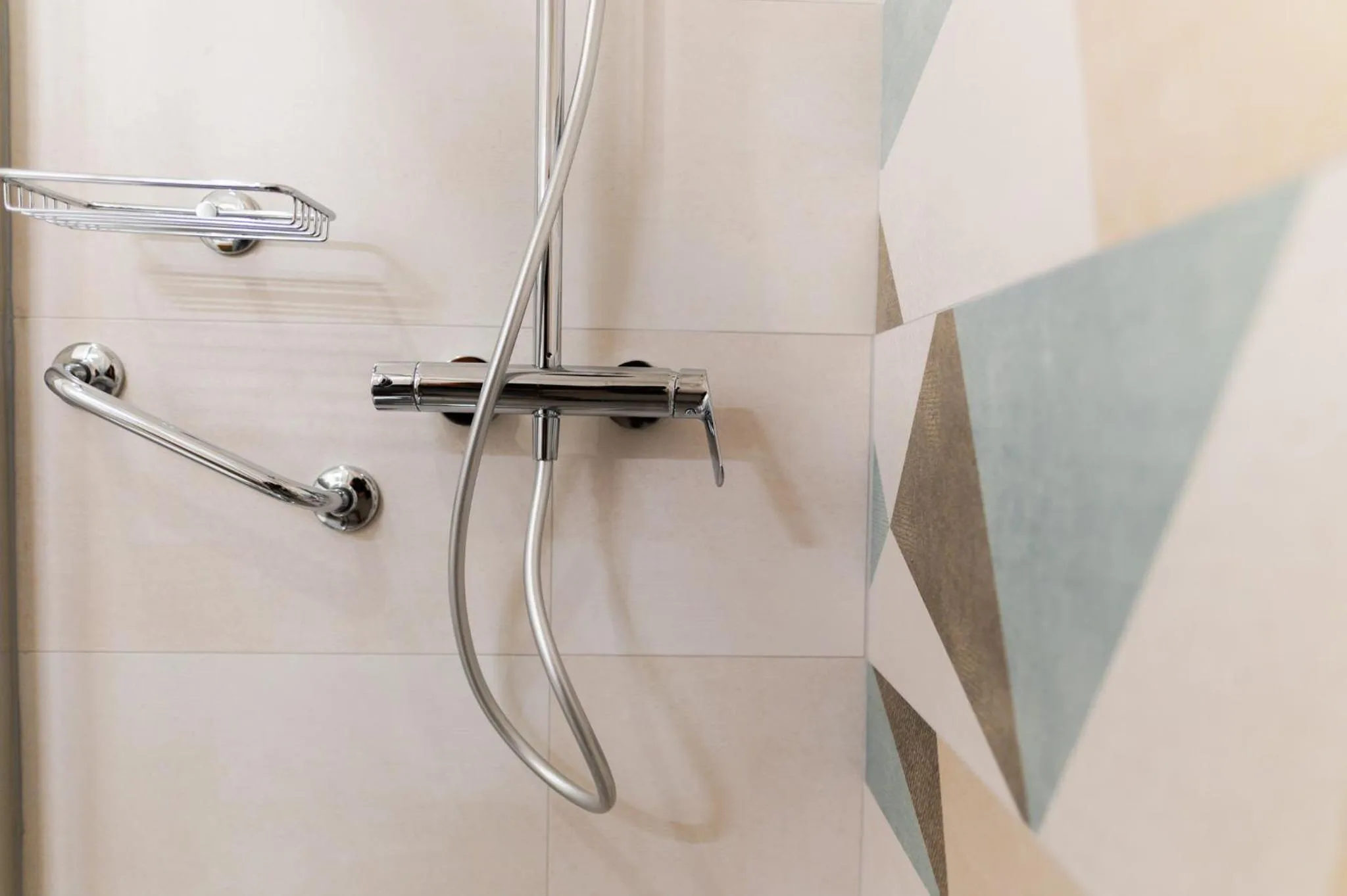 Shower in Oktolia suites