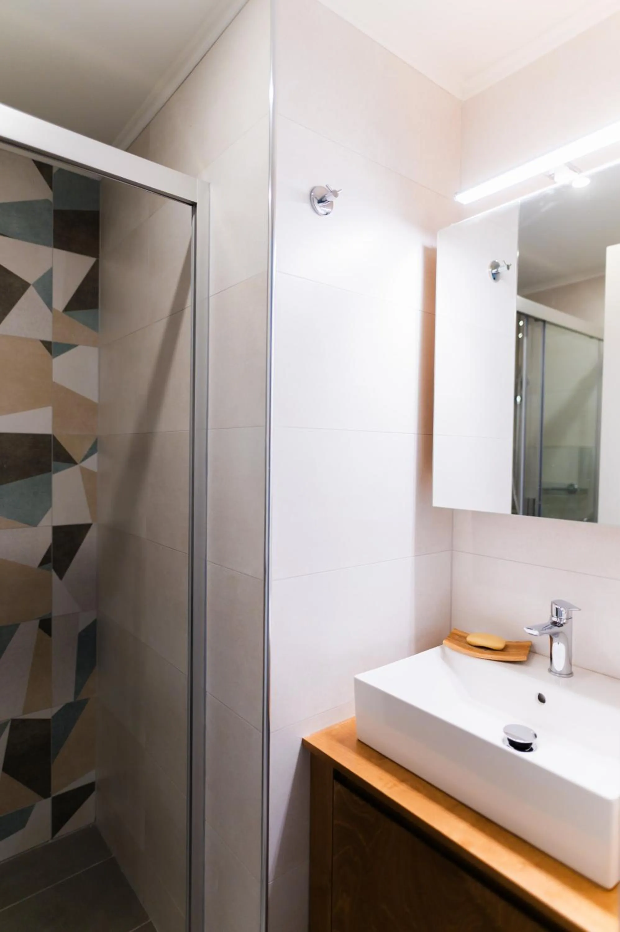 Shower in Oktolia suites