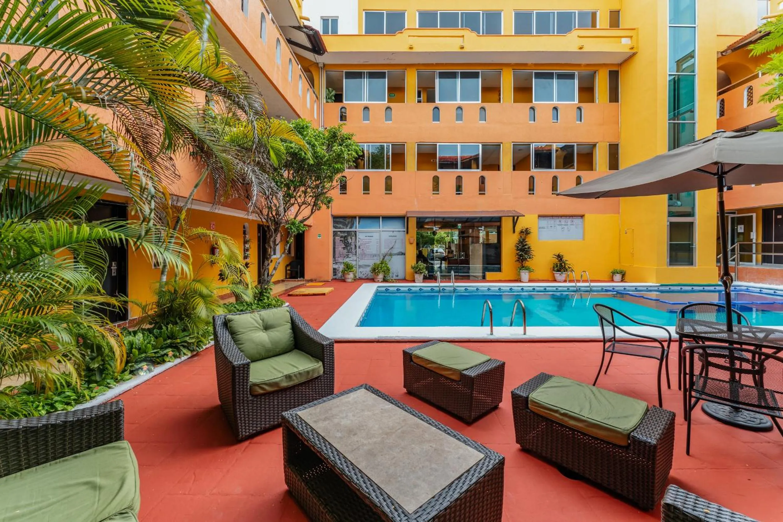 Swimming pool in Hotel Plaza Mirador, Ciudad del Carmen