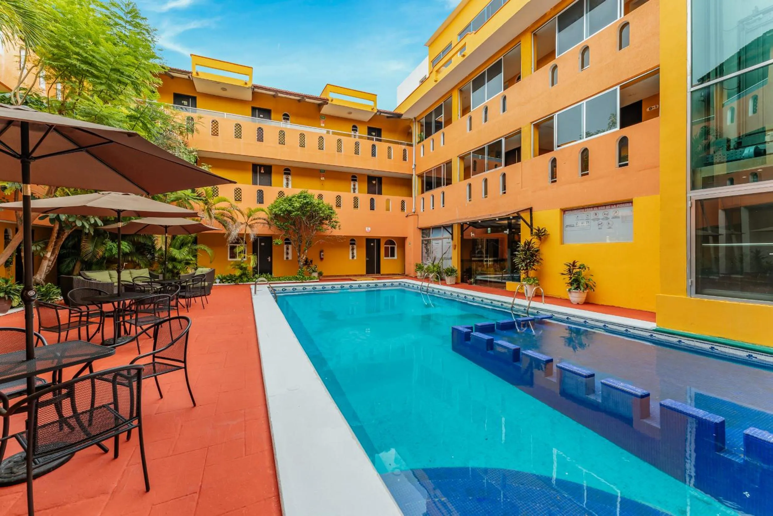 Swimming pool in Hotel Plaza Mirador, Ciudad del Carmen