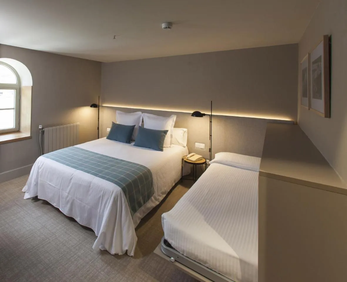 Property building, Bed in Hotel Vall de Núria