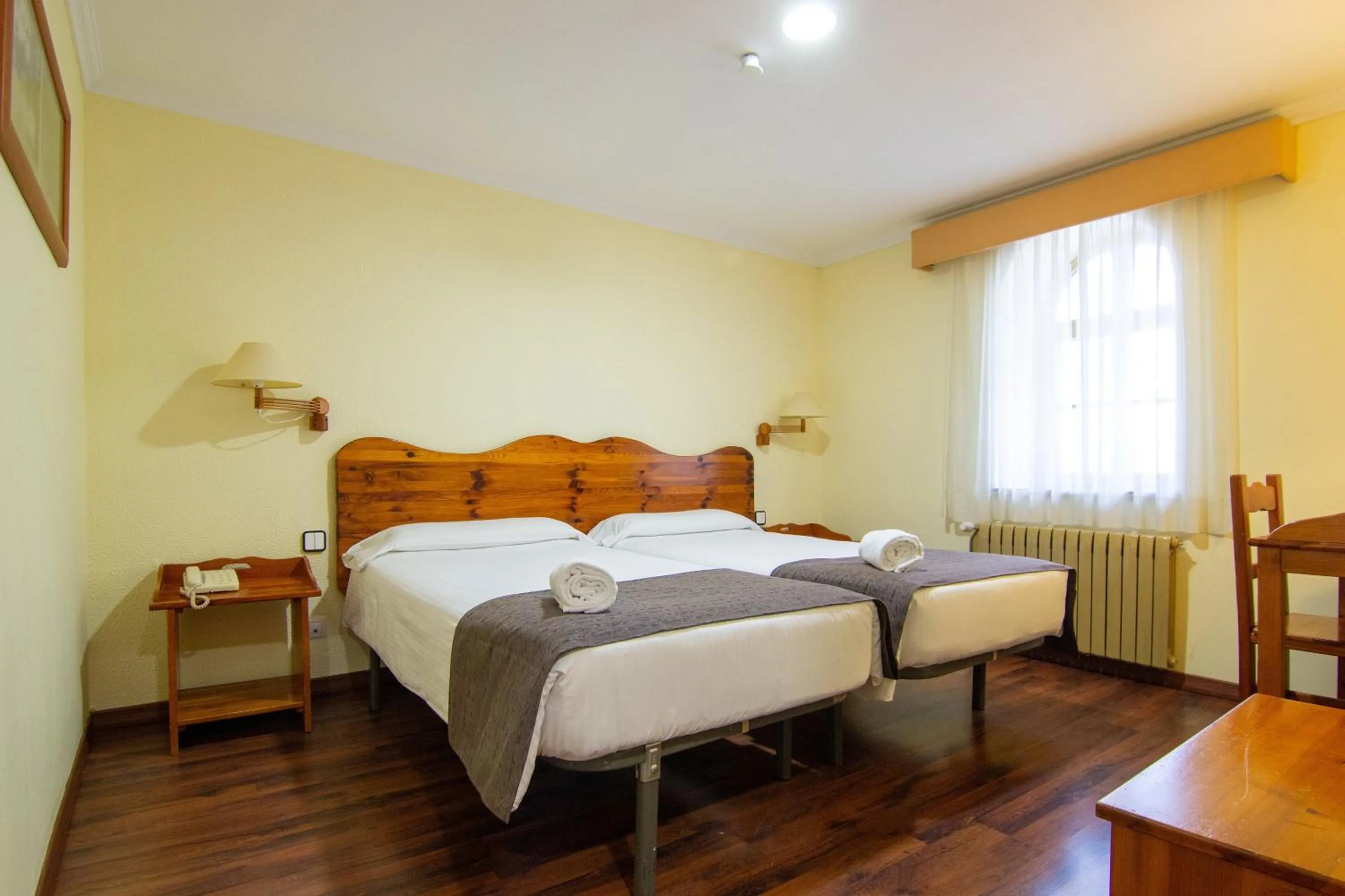 Property building, Bed in Hotel Vall de Núria