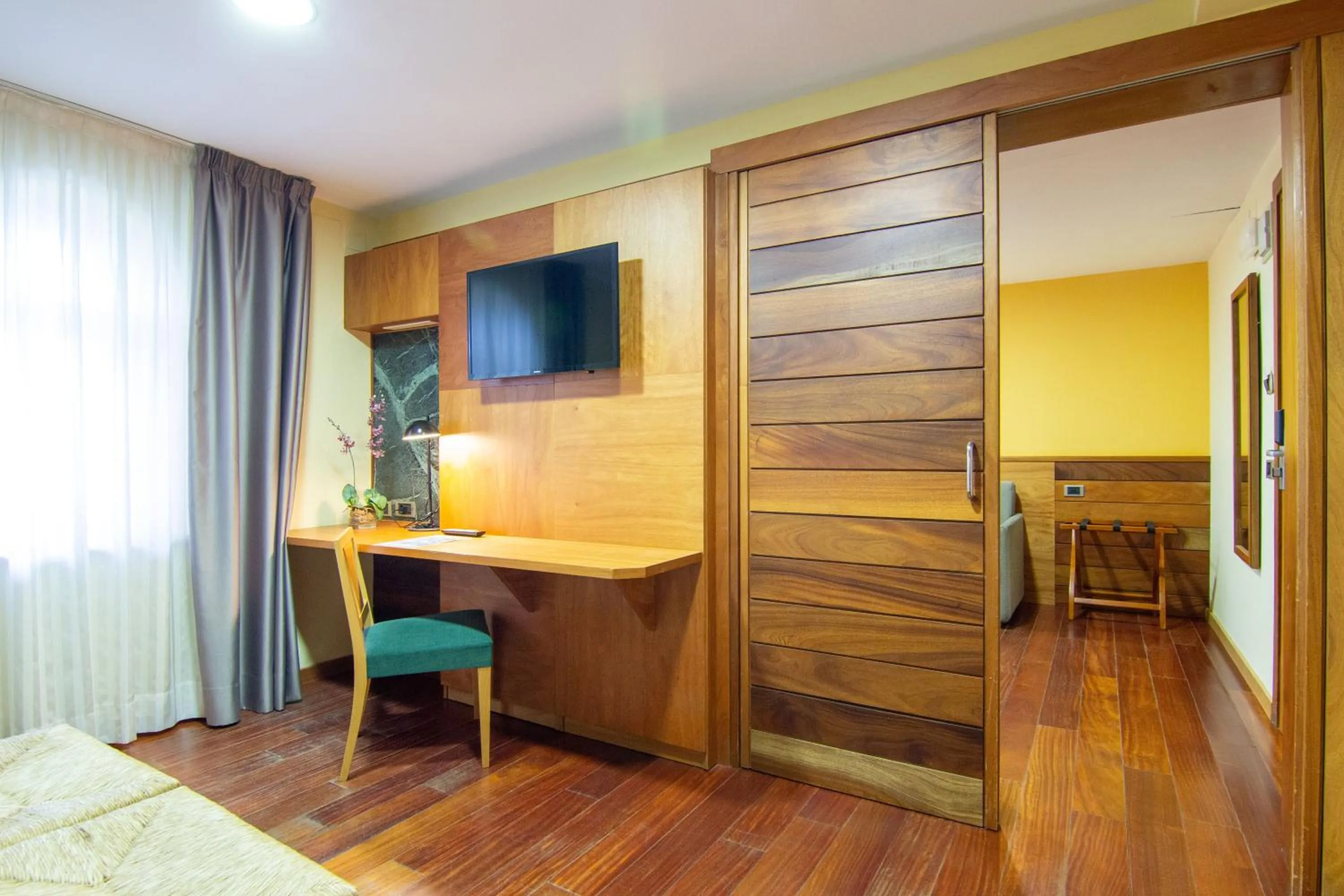 Property building, Bed in Hotel Vall de Núria