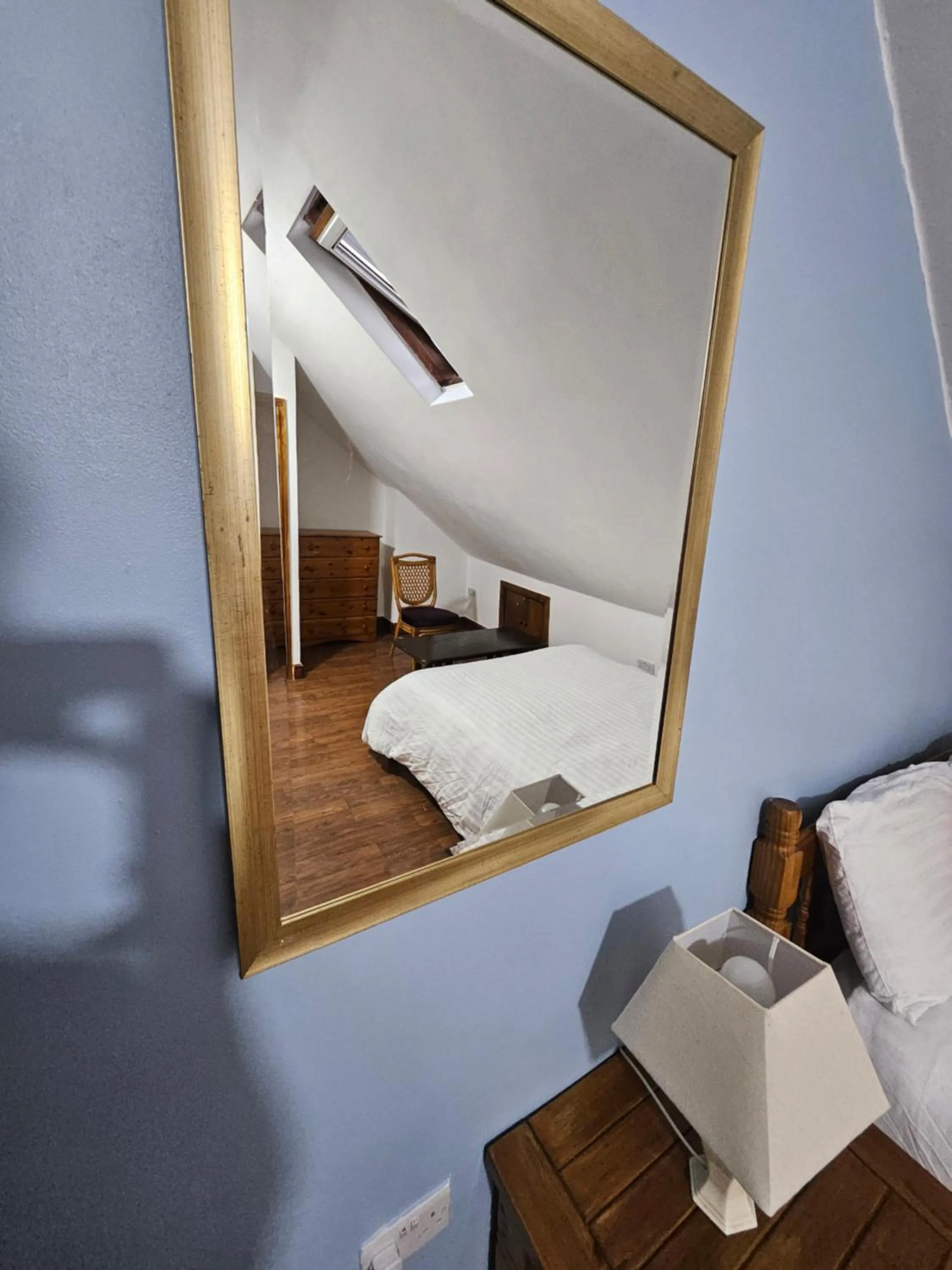 Bedroom, Bed in SnoozeDen Wellesley - Near to Slough Station