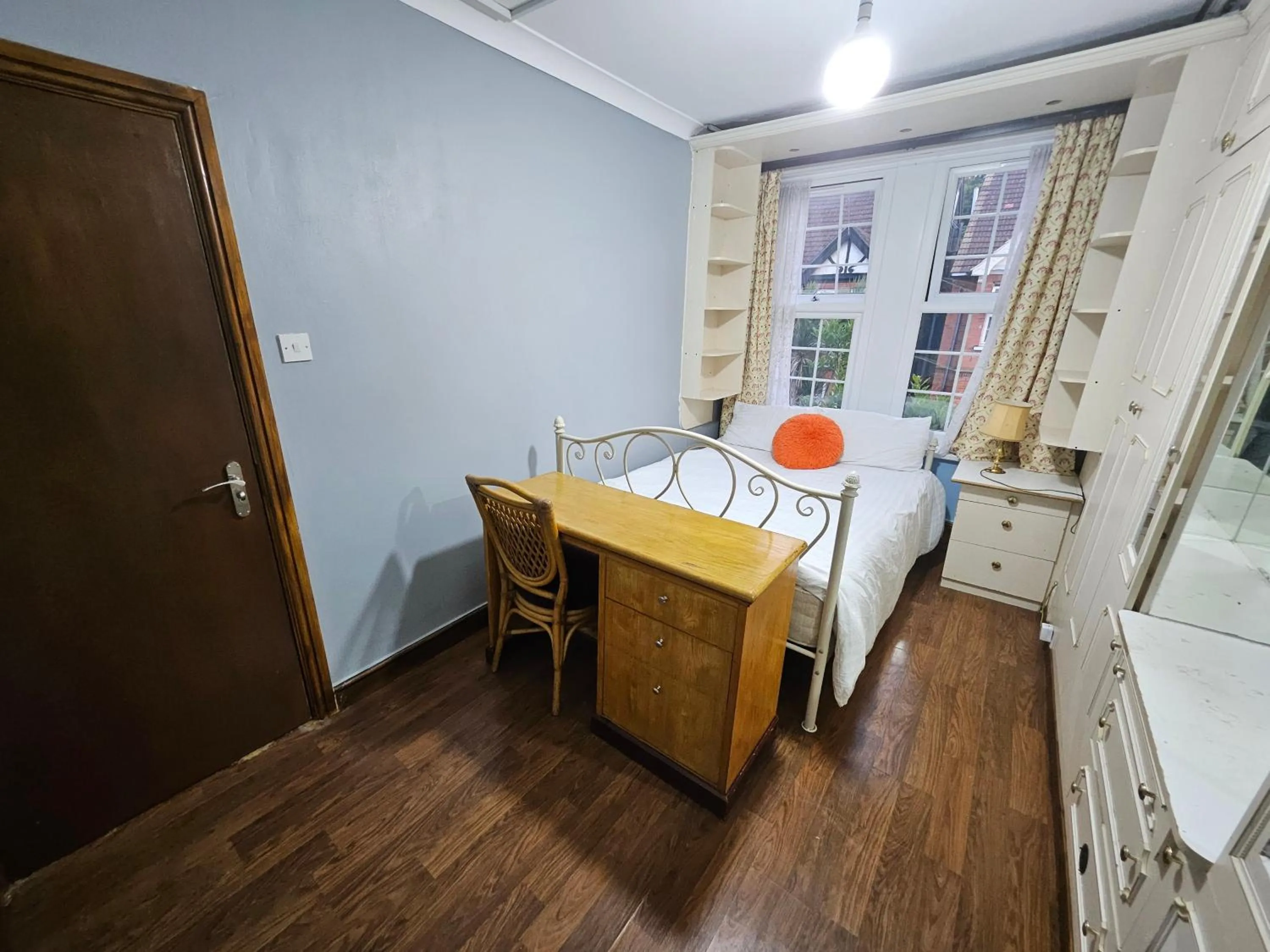 Seating area in SnoozeDen Wellesley - Near to Slough Station