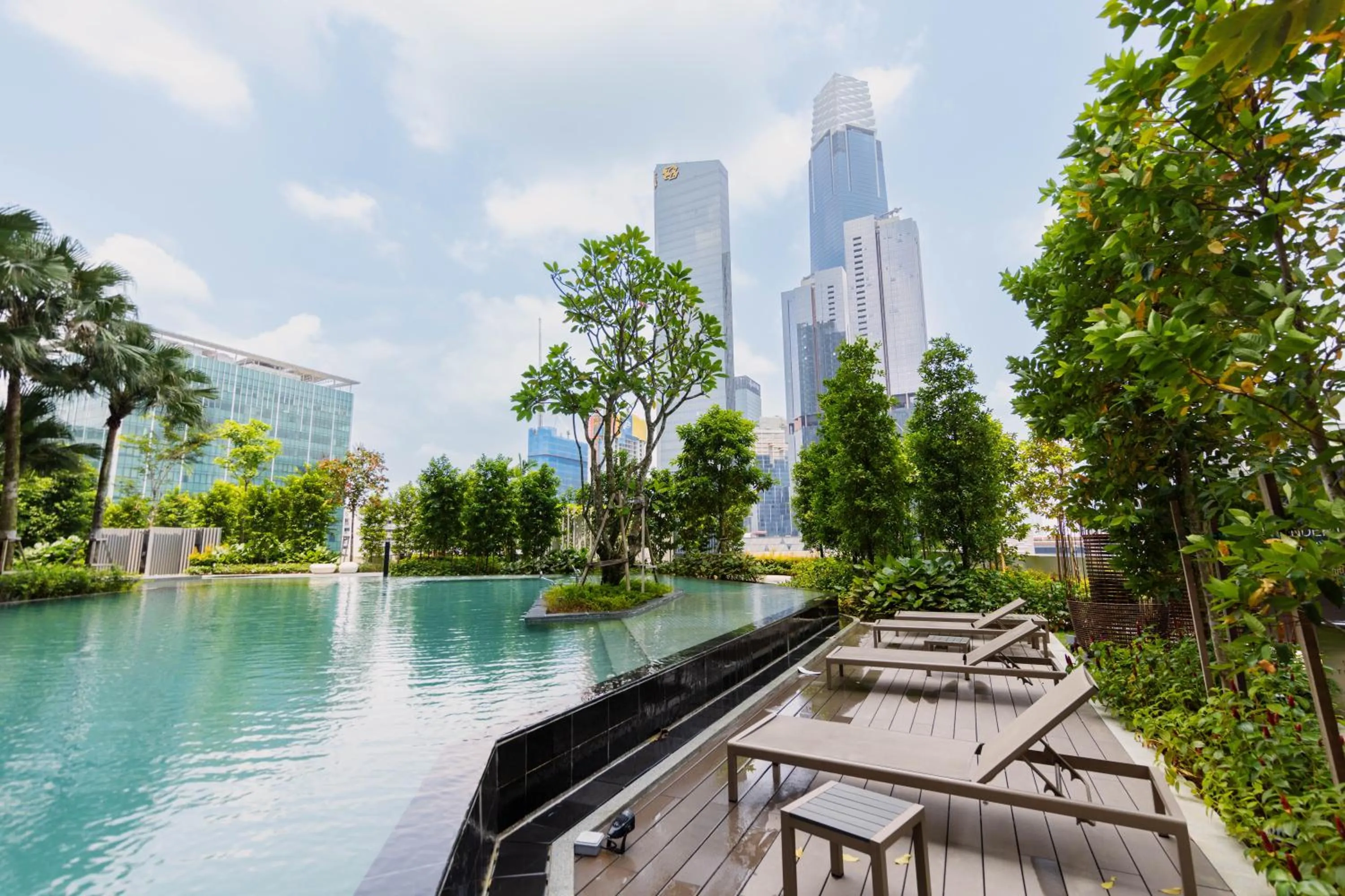 Pool view in NaiBnB in Agile Bukit Bintang - 5 mins walk to TRX