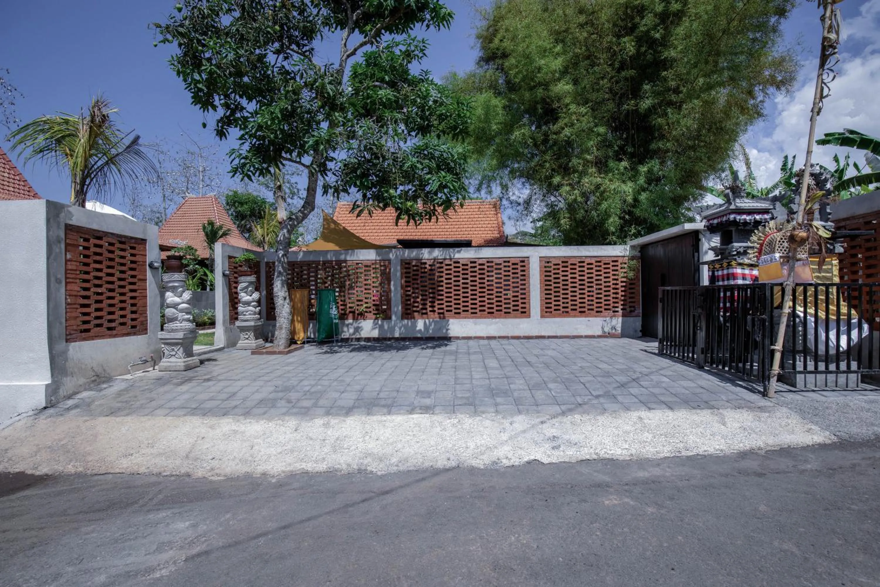 Day in Bale Taru Pecatu