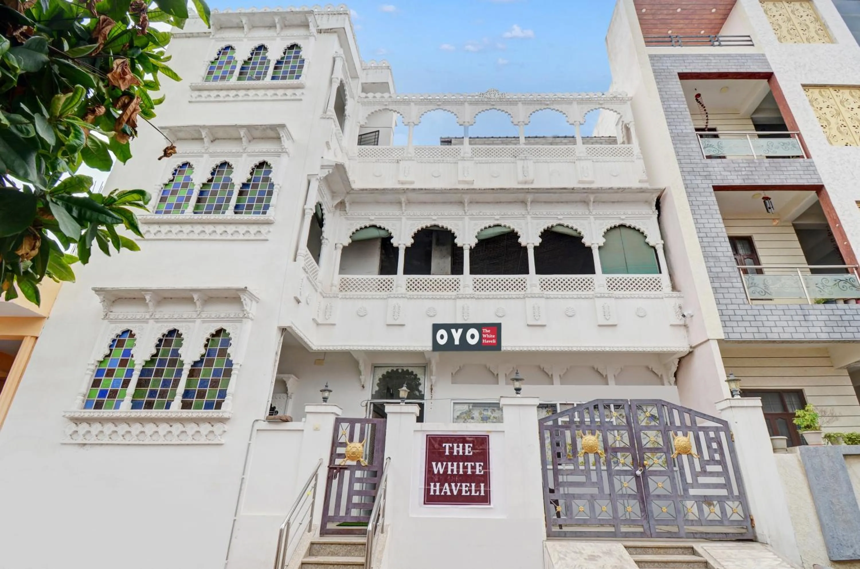Facade/entrance in Hotel O The White Haveli