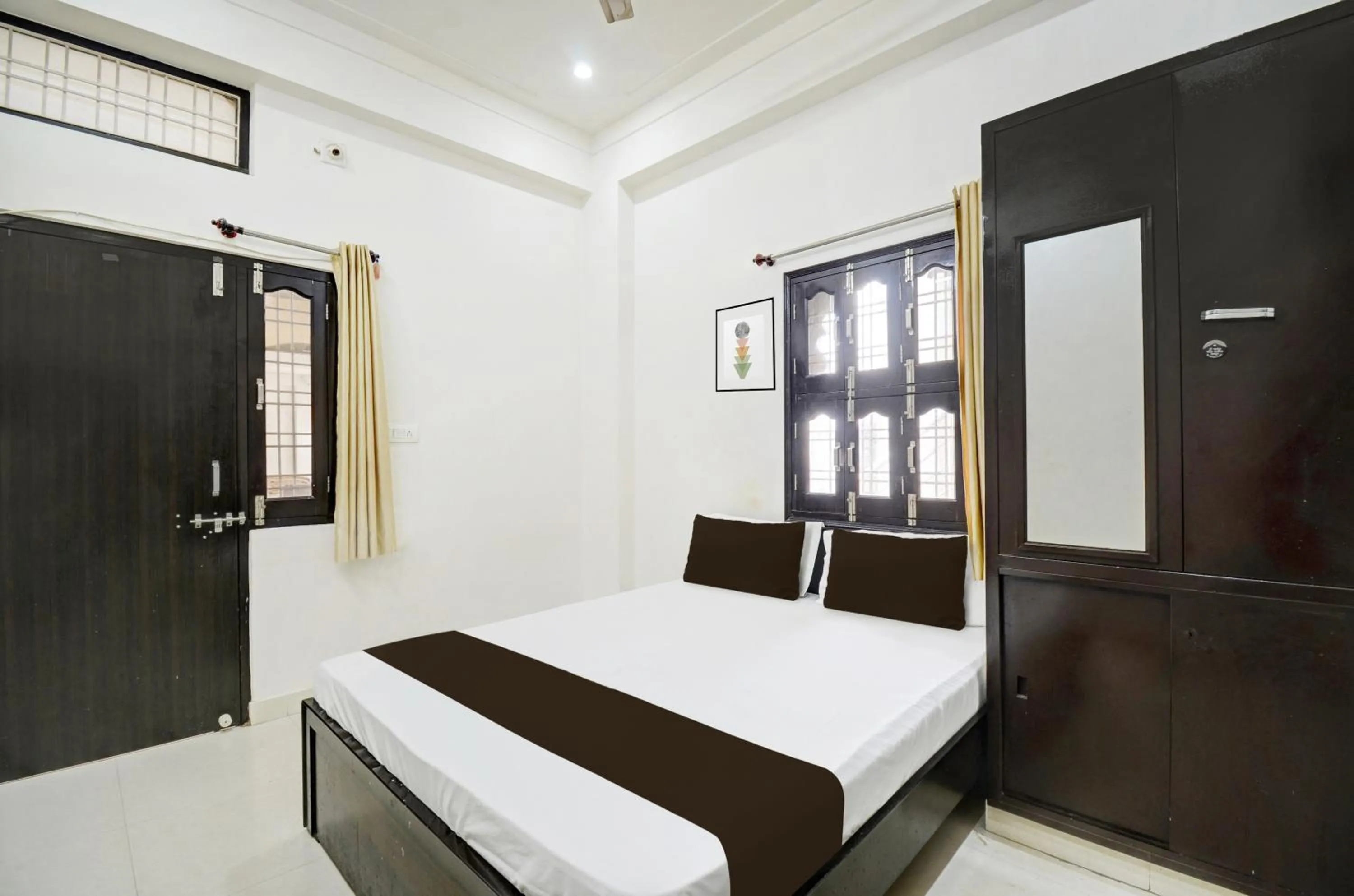 Bedroom, Bed in Hotel O The White Haveli