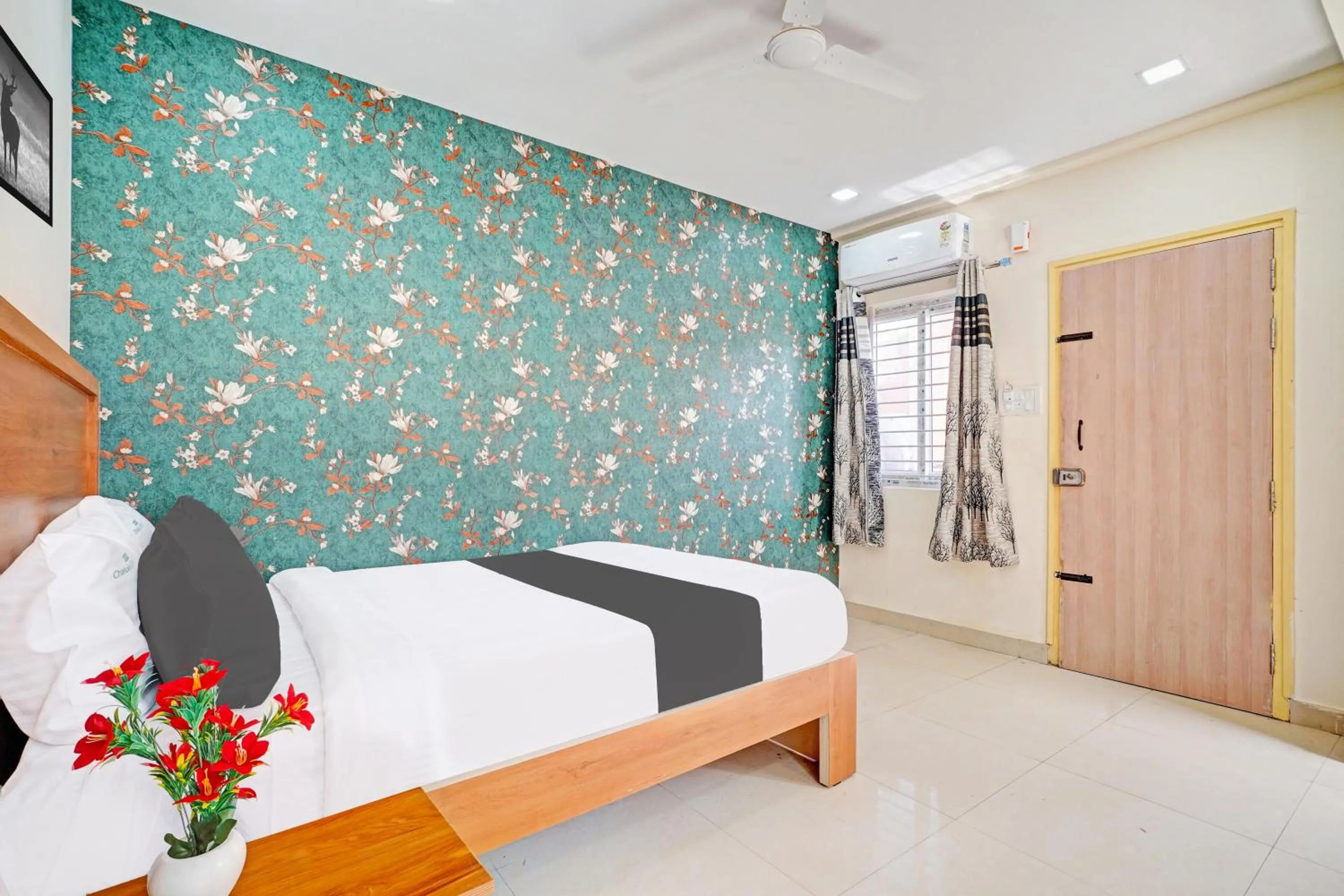 Bedroom, Bed in Hotel O Chalukya Comfort