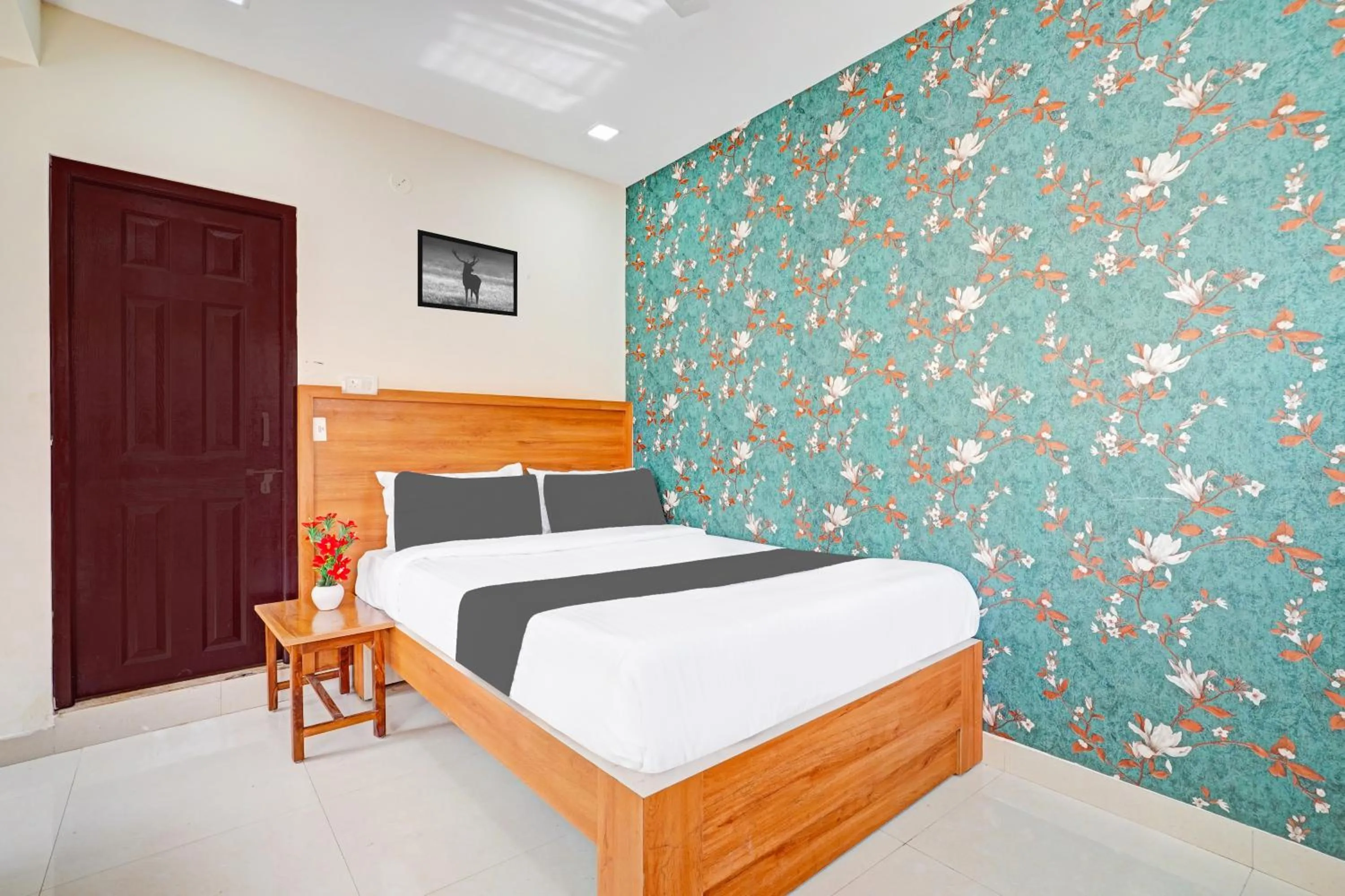 Bedroom, Bed in Hotel O Chalukya Comfort