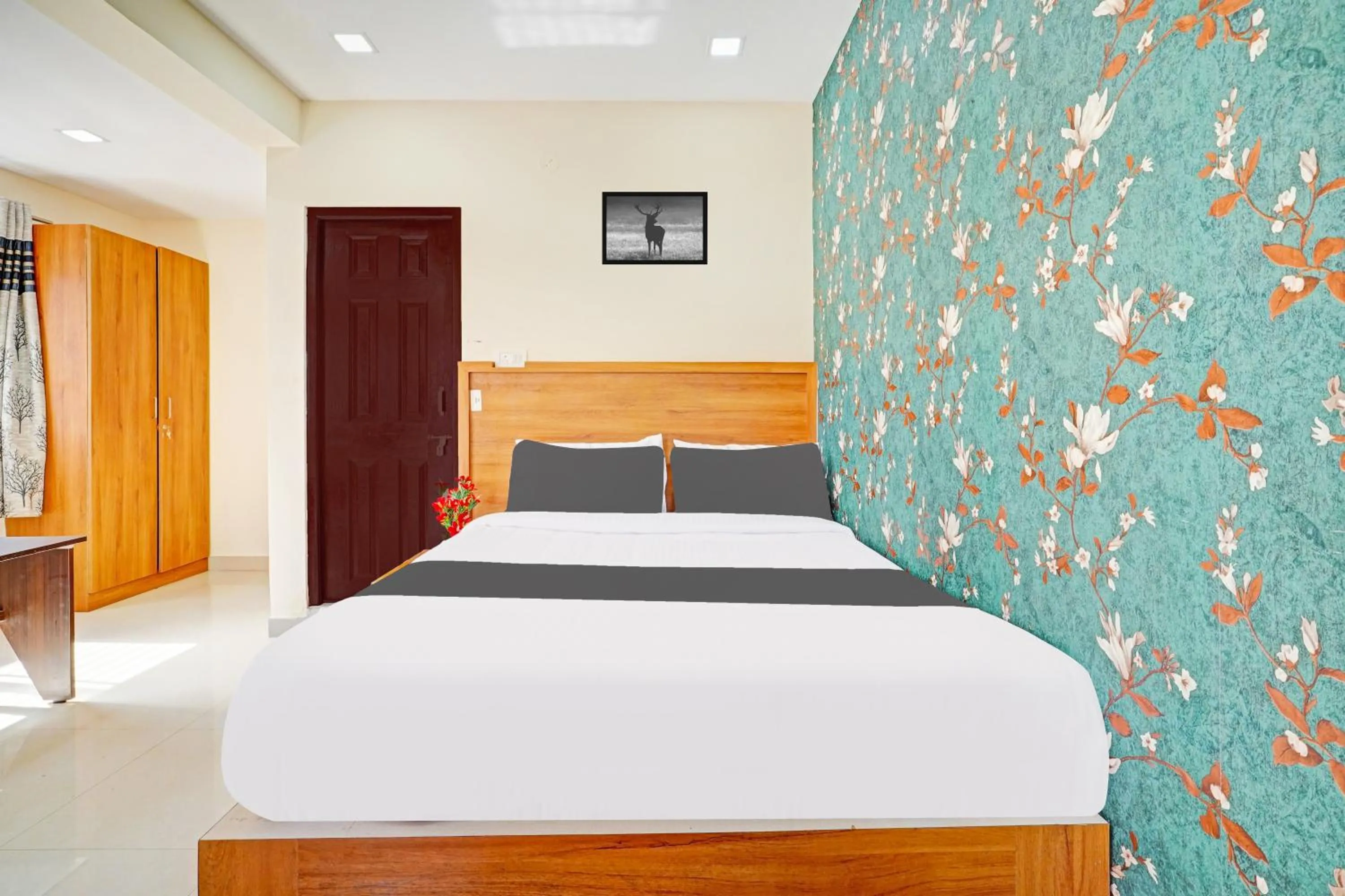 Bedroom, Bed in Hotel O Chalukya Comfort