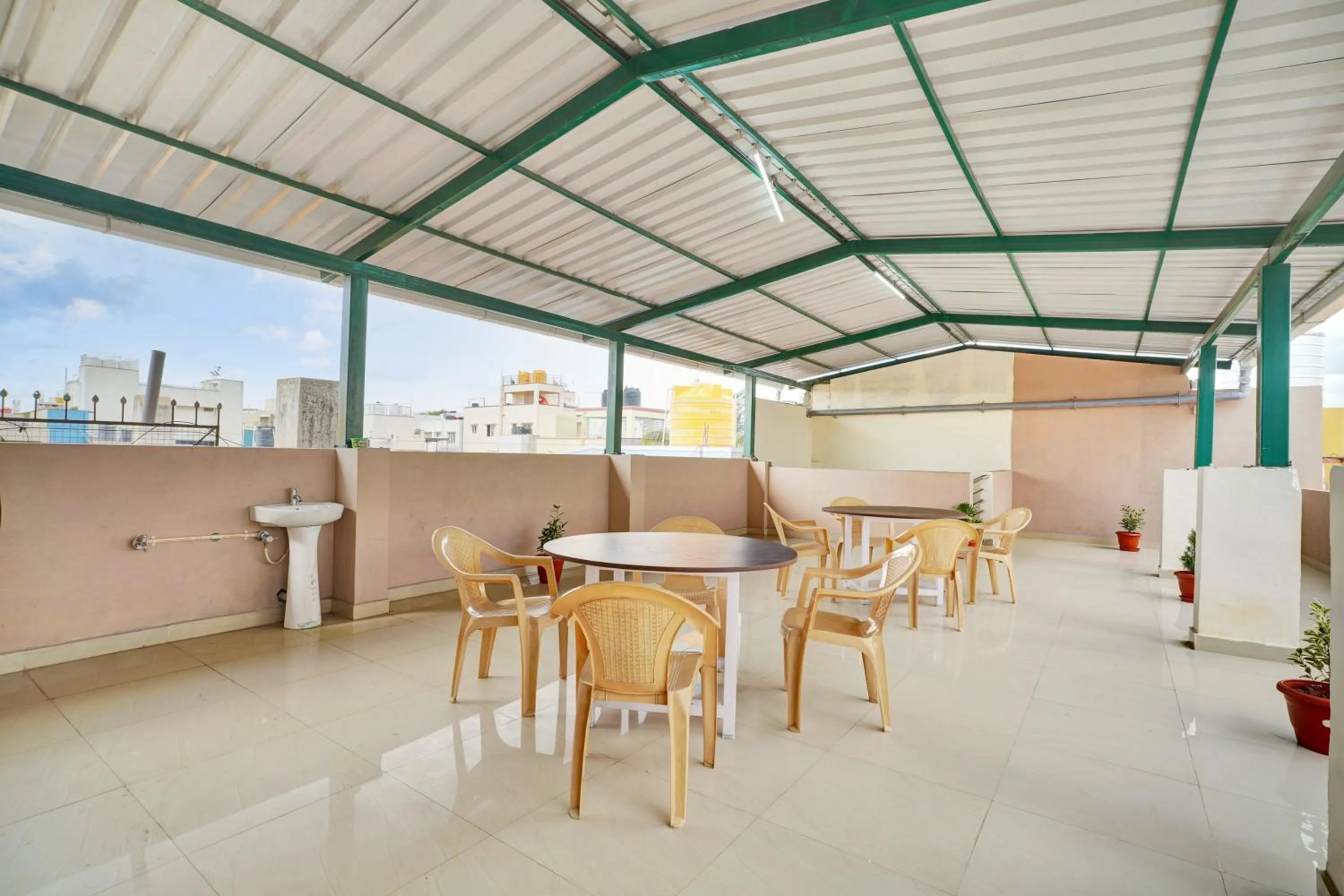 Restaurant/places to eat in Hotel O Chalukya Comfort