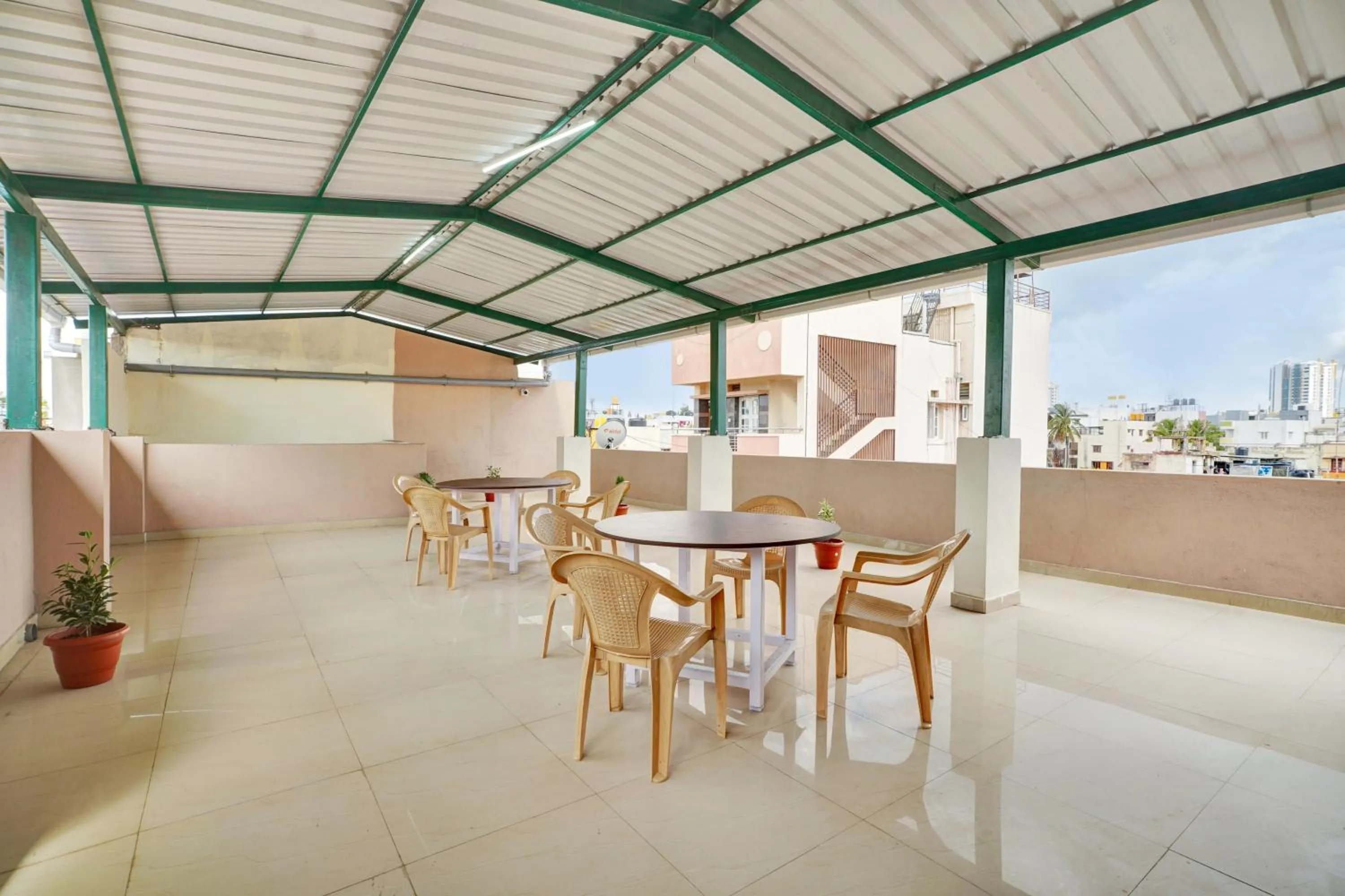 Restaurant/places to eat in Hotel O Chalukya Comfort