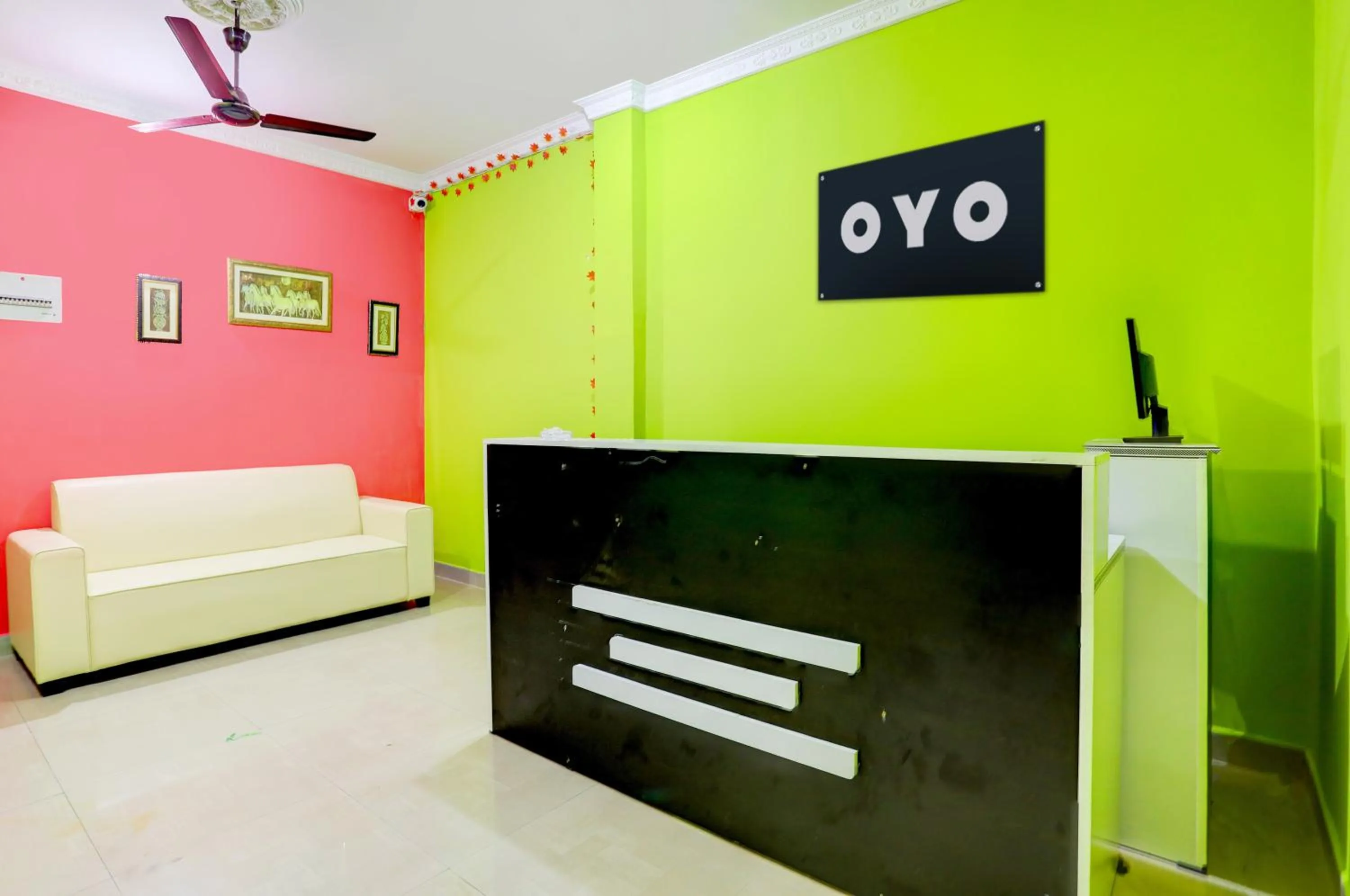 Lobby or reception in Hotel O Ayendri Premium Guest House