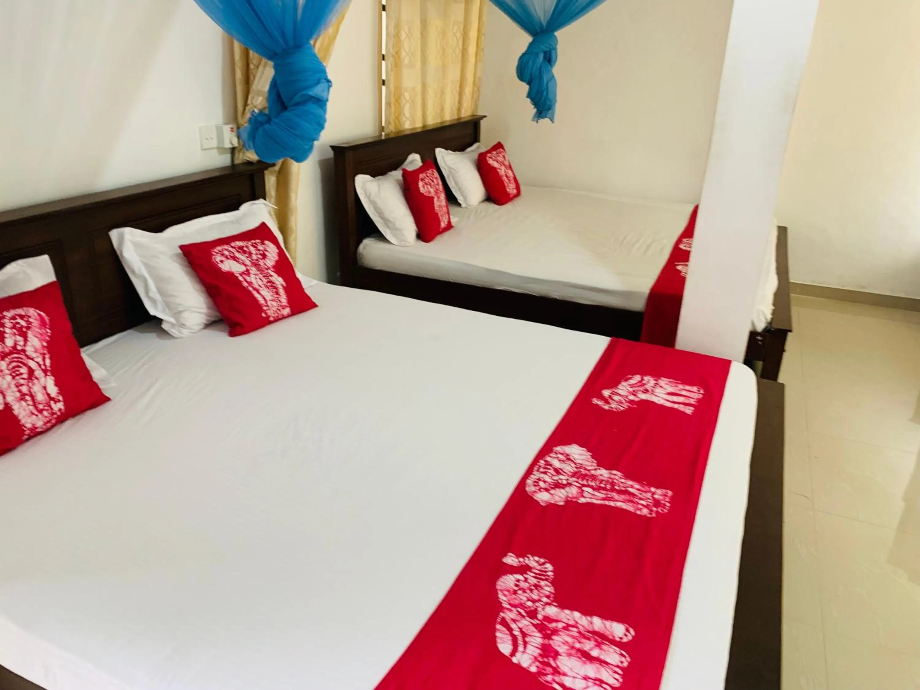 Photo of the whole room, Bed in Calidan