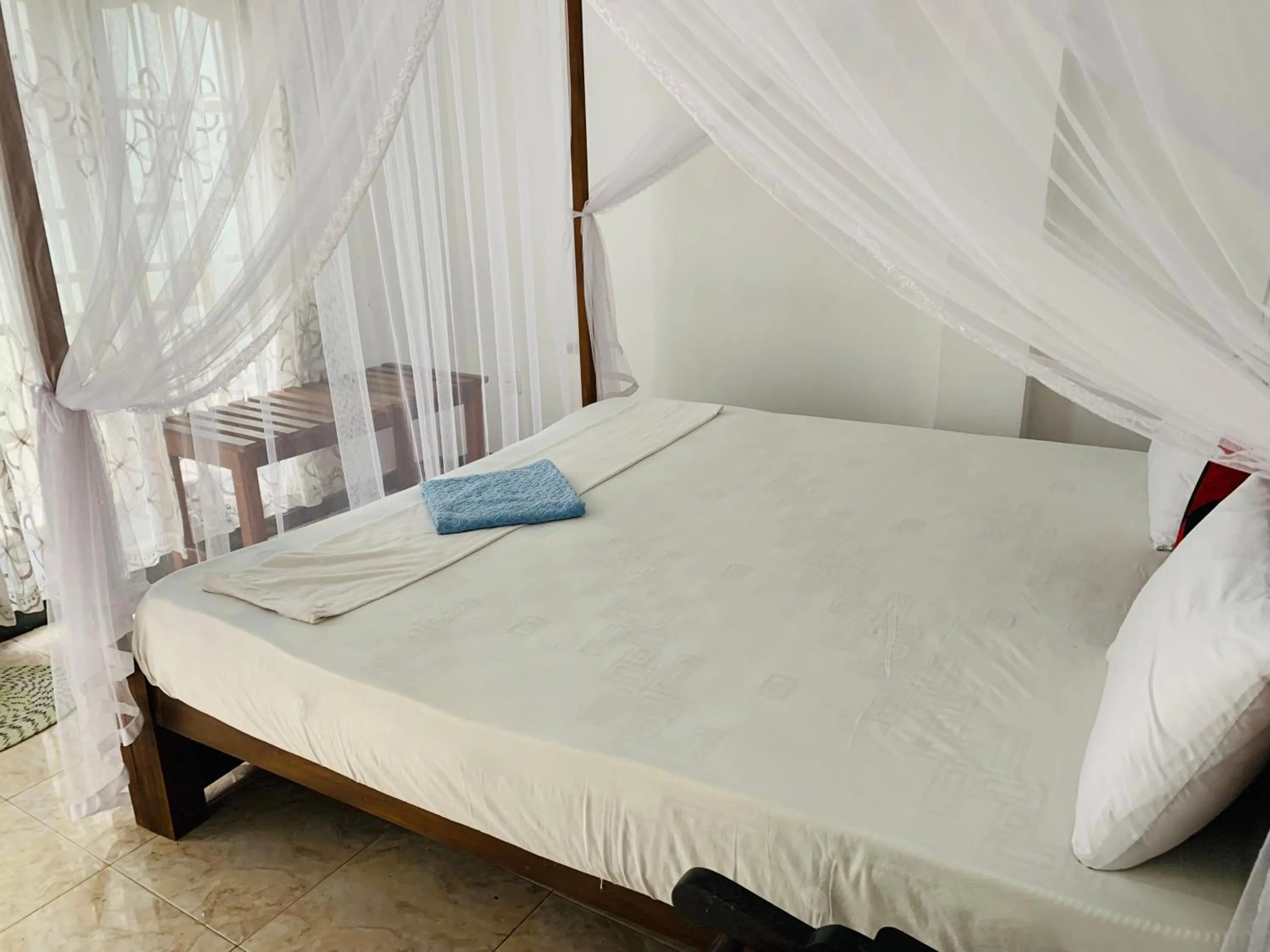 Photo of the whole room, Bed in Calidan