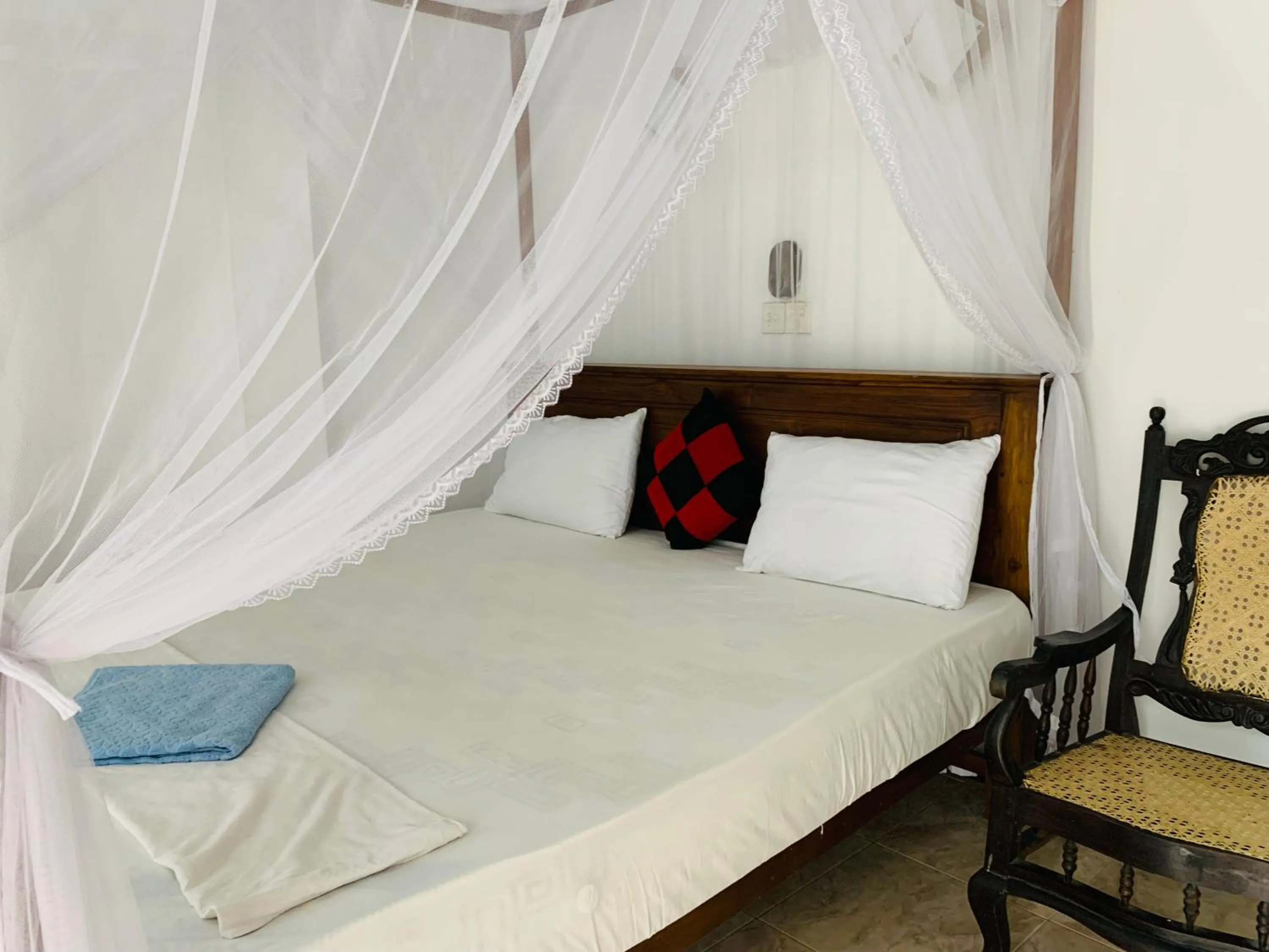 Photo of the whole room, Bed in Calidan