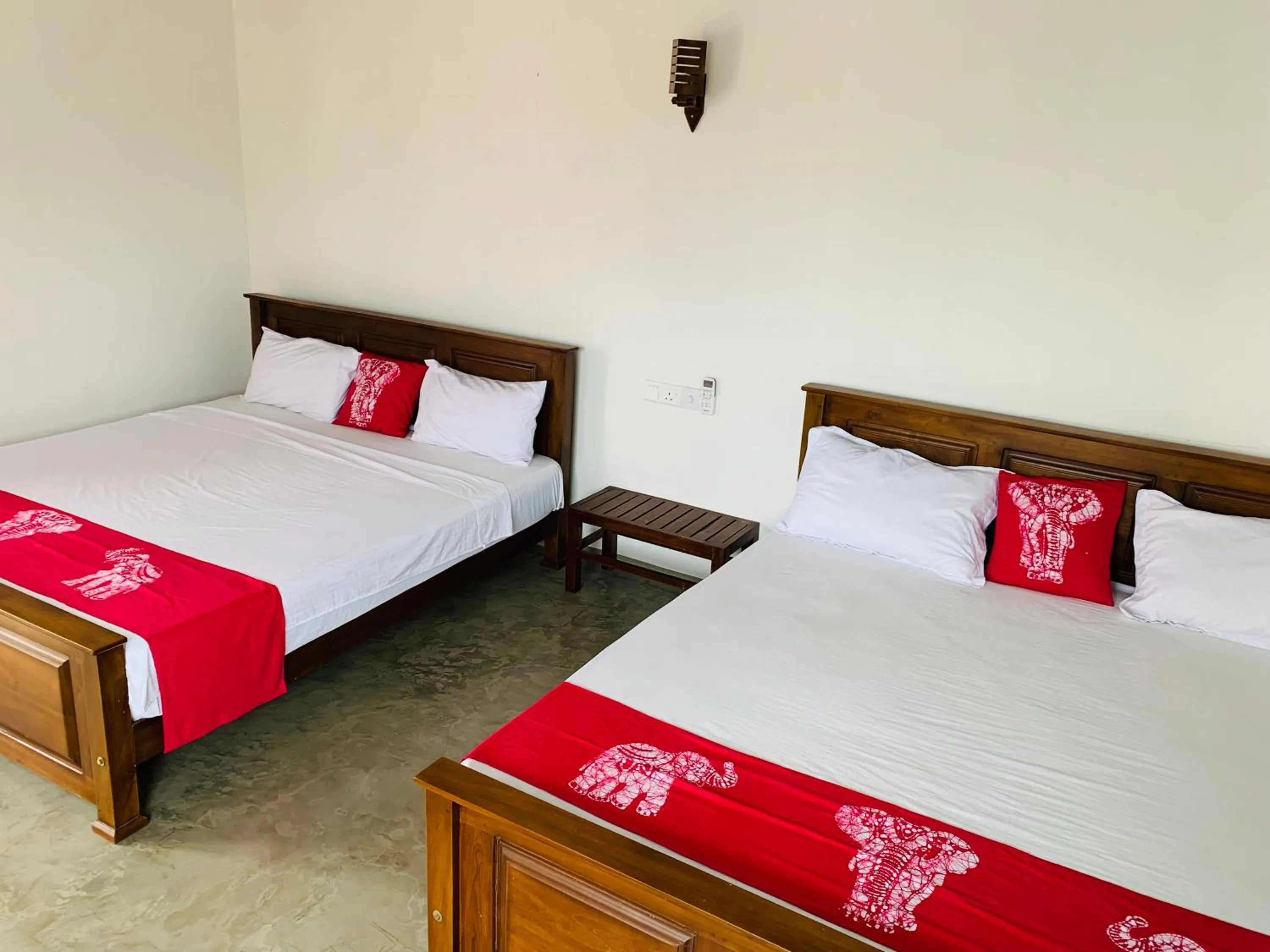 Photo of the whole room, Bed in Calidan