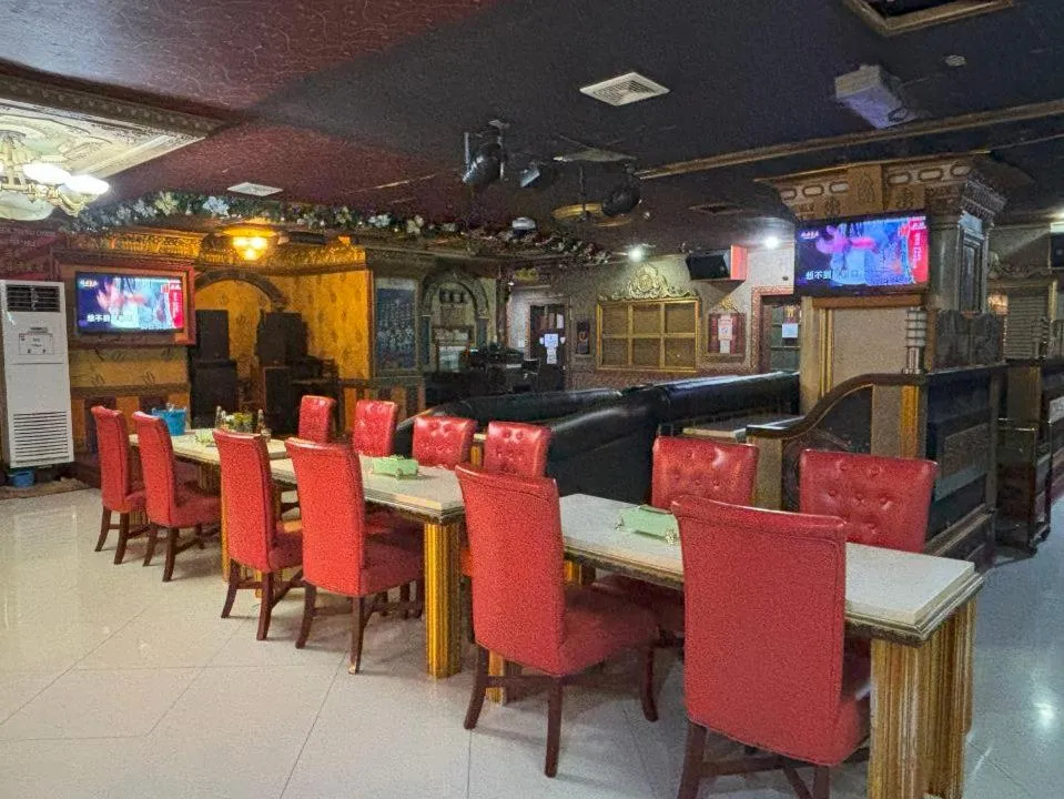 Lounge or bar in Lido De Paris Hotel