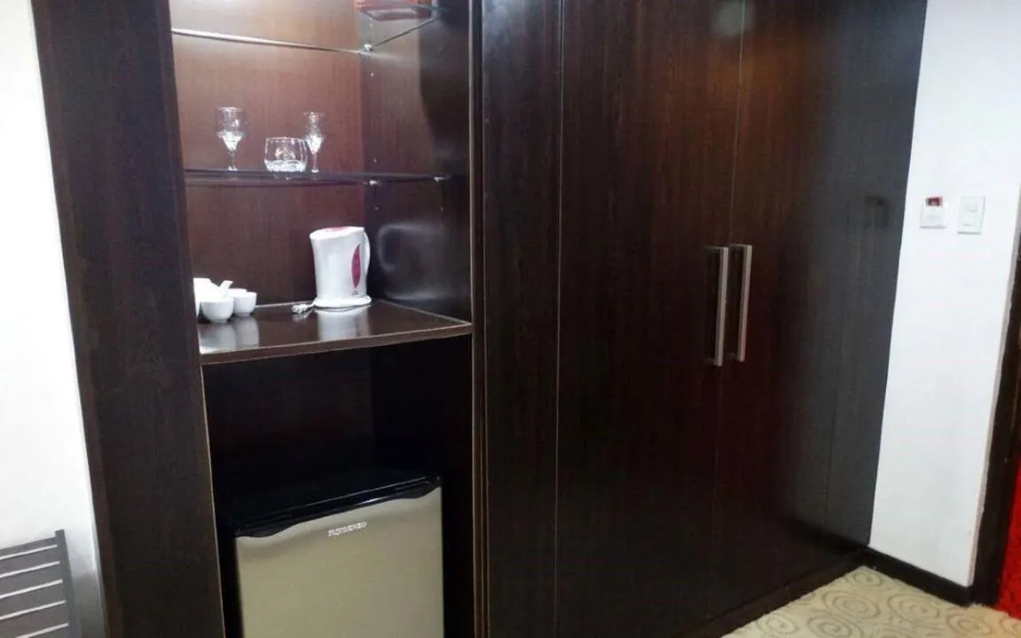 wardrobe in Lido De Paris Hotel