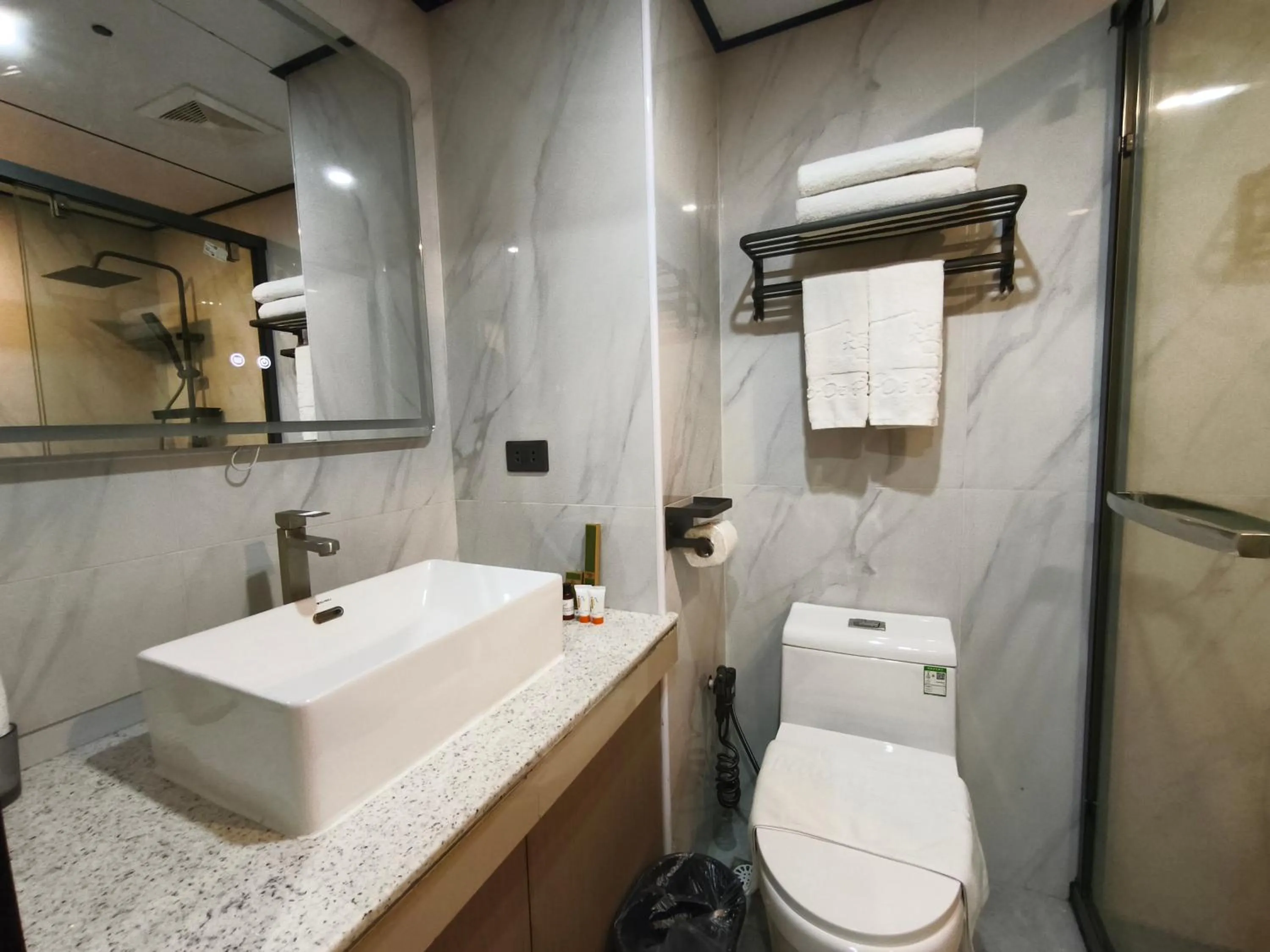 Shower in Lido De Paris Hotel