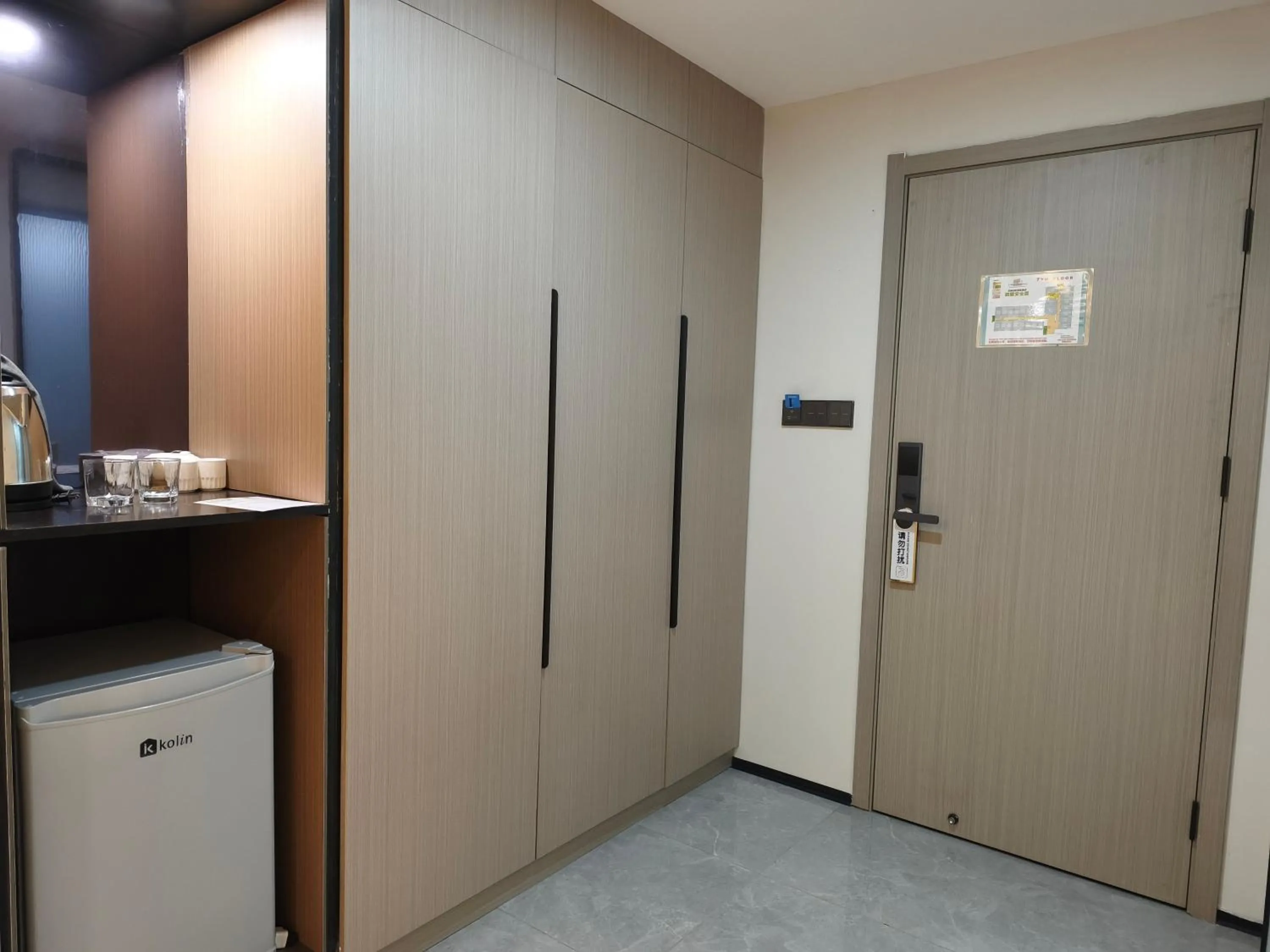 wardrobe in Lido De Paris Hotel