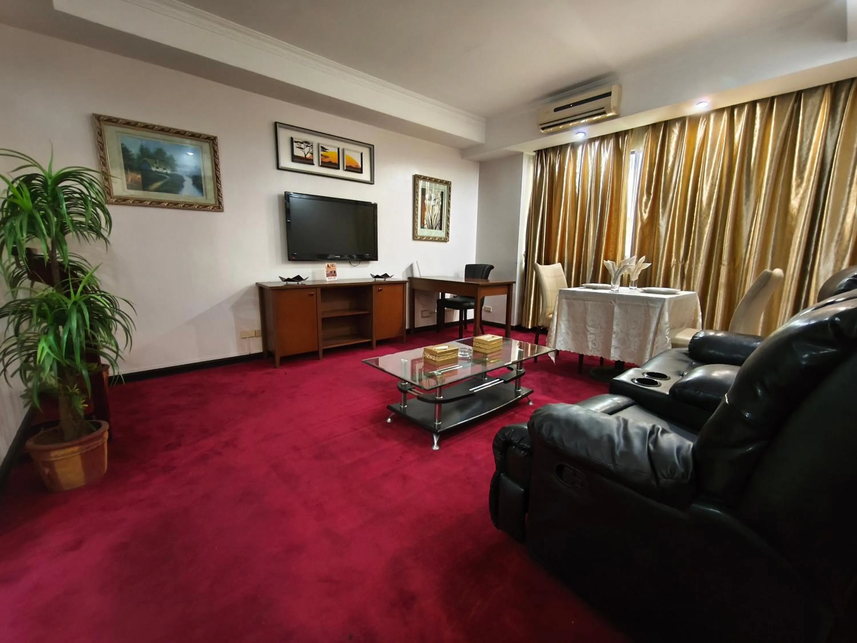 Living room in Lido De Paris Hotel