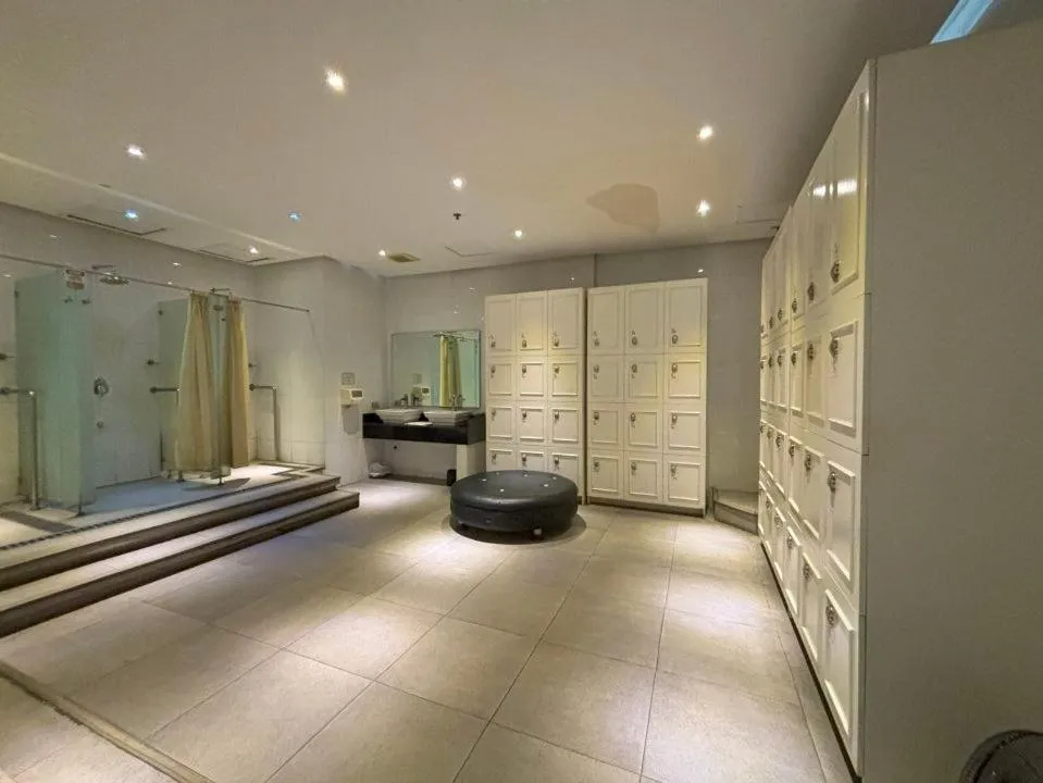 Fitness centre/facilities in Lido De Paris Hotel