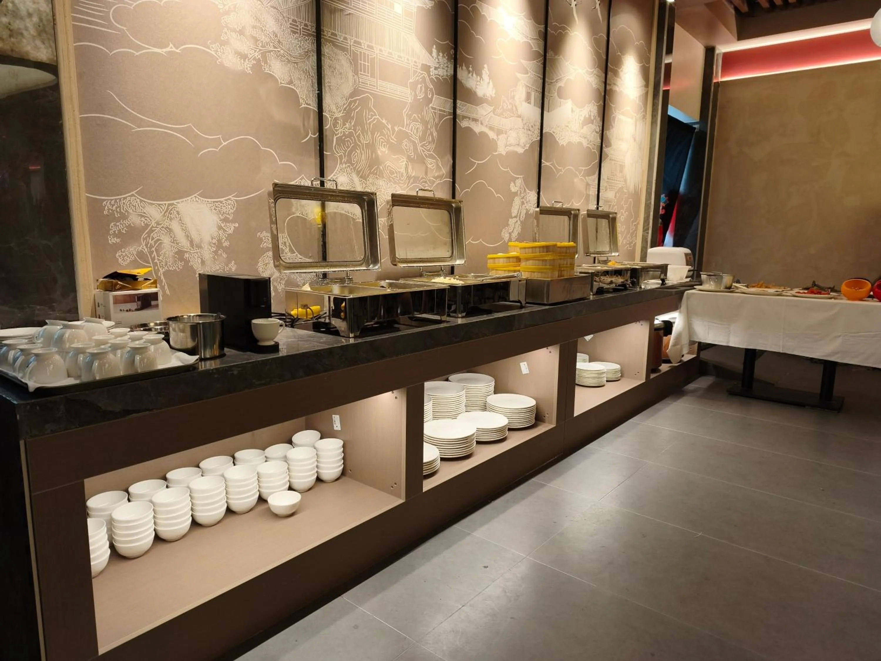 Restaurant/places to eat in Lido De Paris Hotel