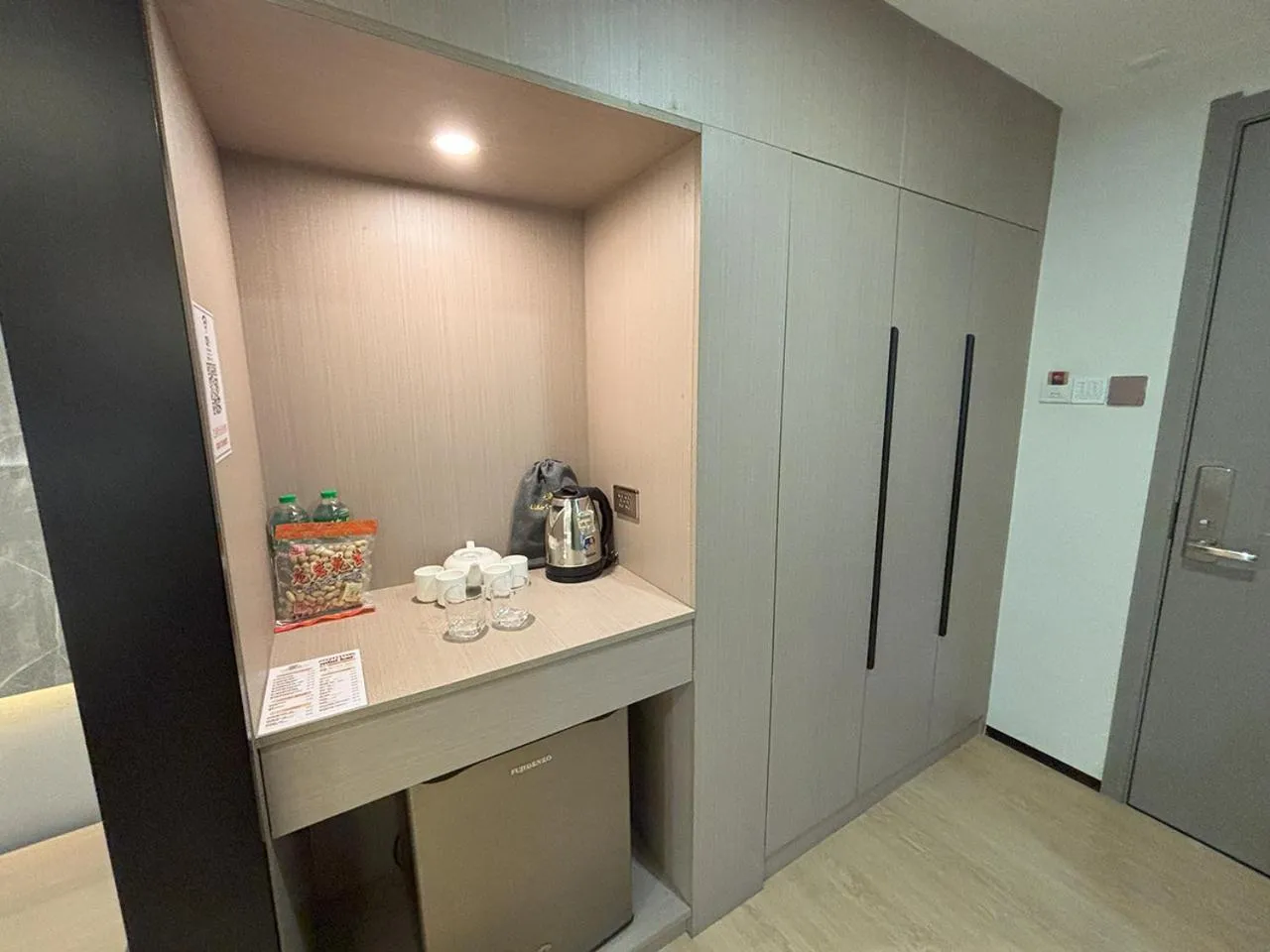 wardrobe in Lido De Paris Hotel