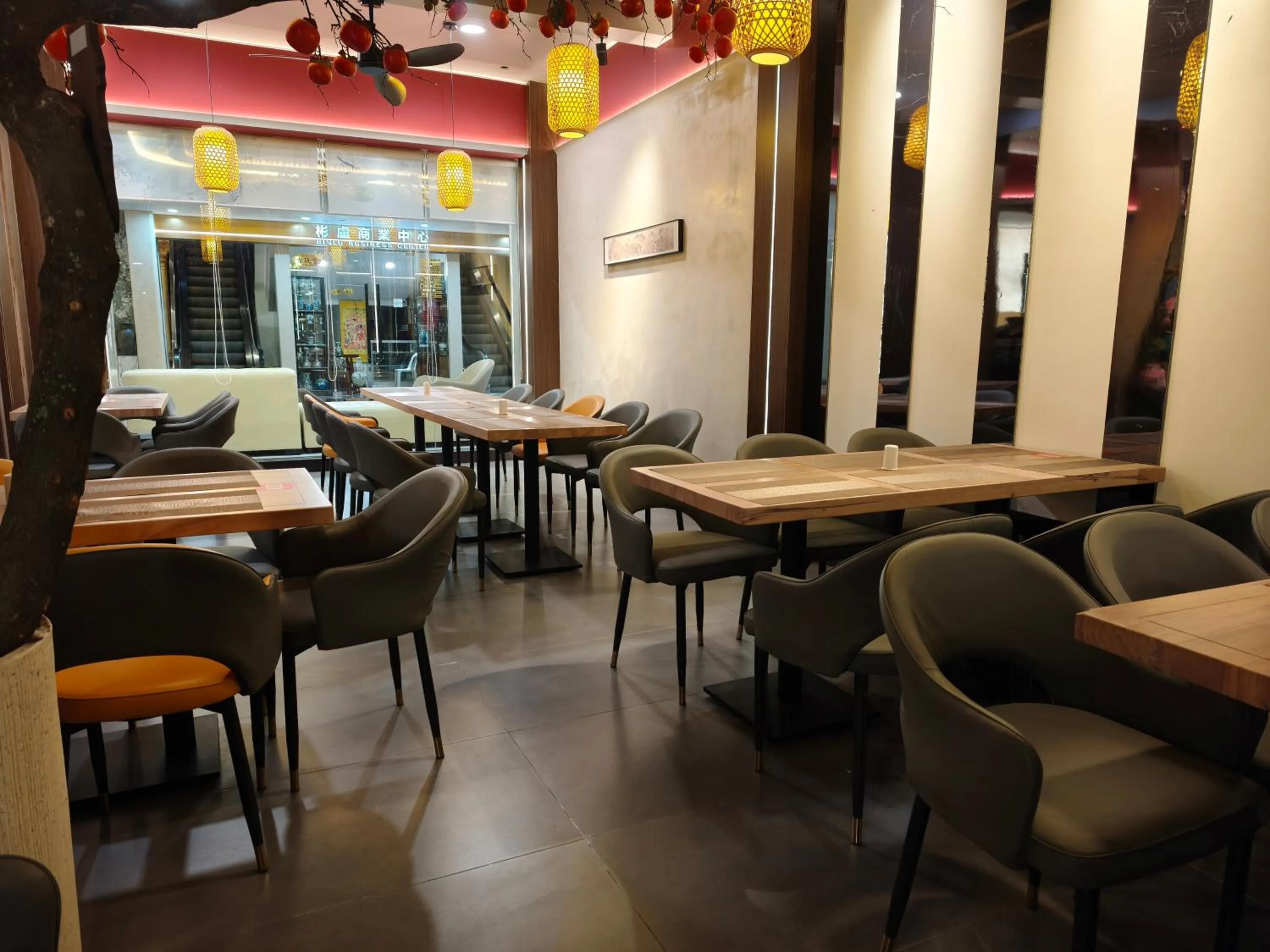 Restaurant/places to eat in Lido De Paris Hotel