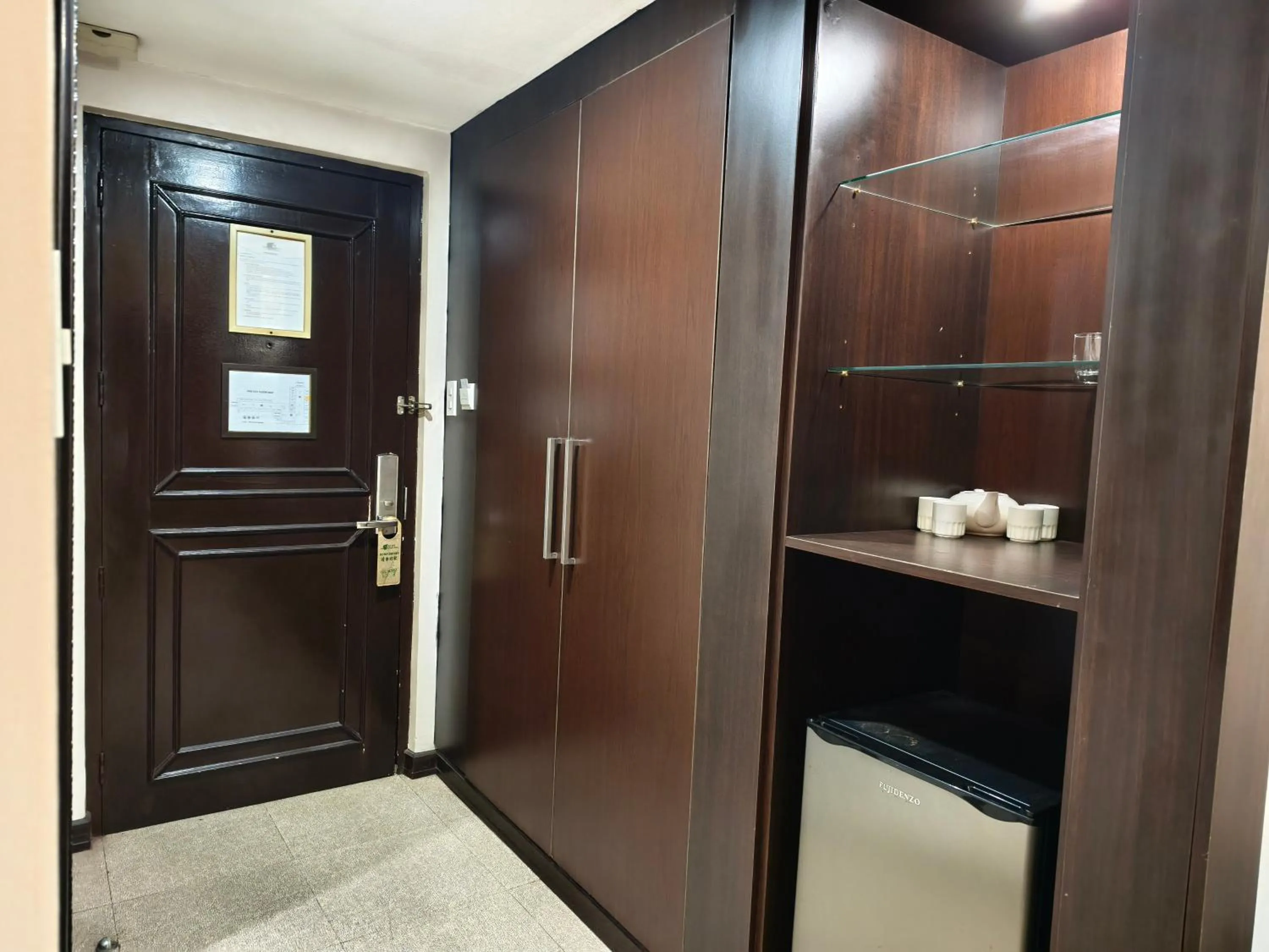 wardrobe in Lido De Paris Hotel