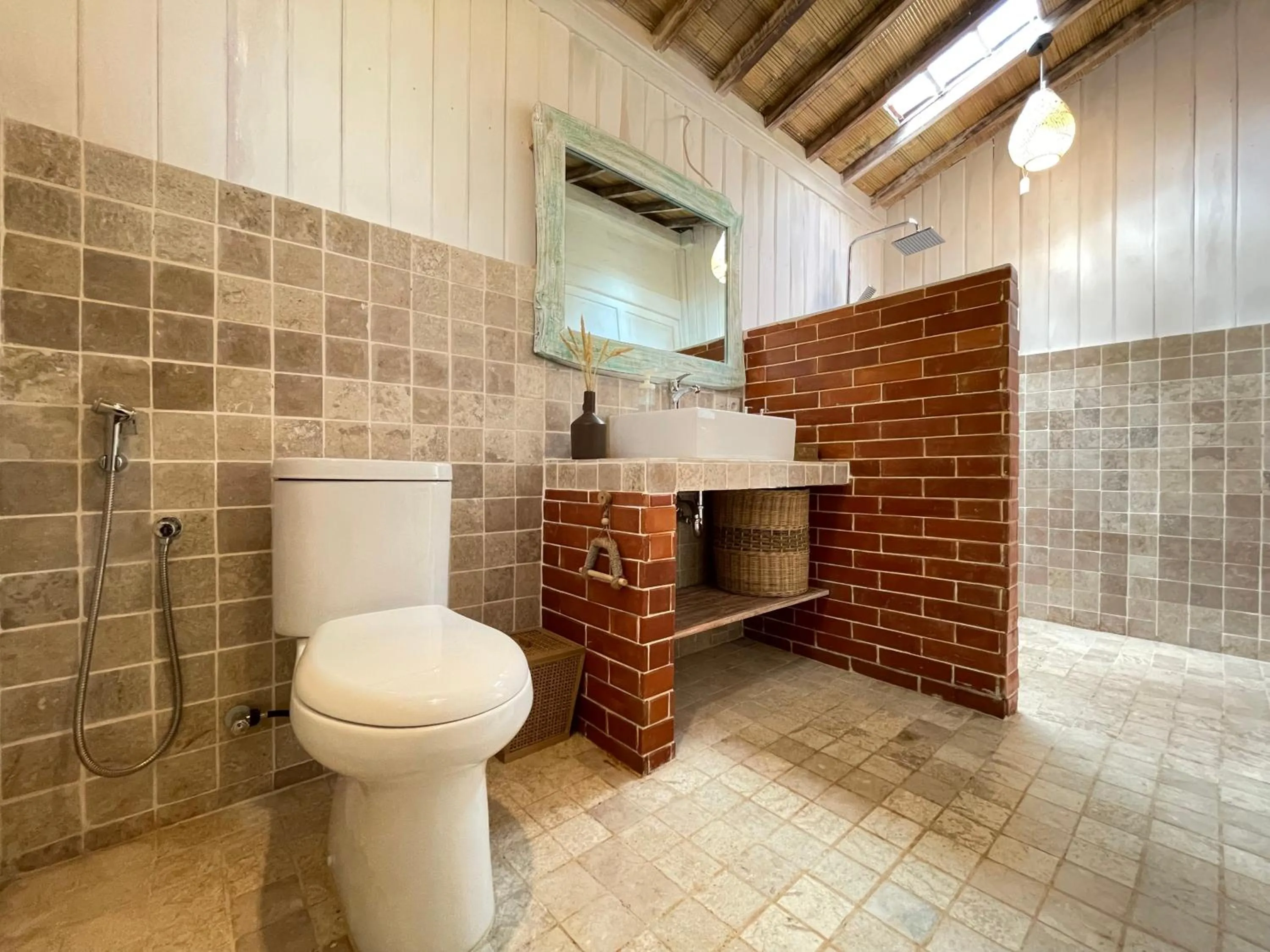 Shower in Purwa Ijen