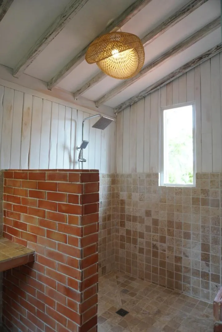 Shower in Purwa Ijen