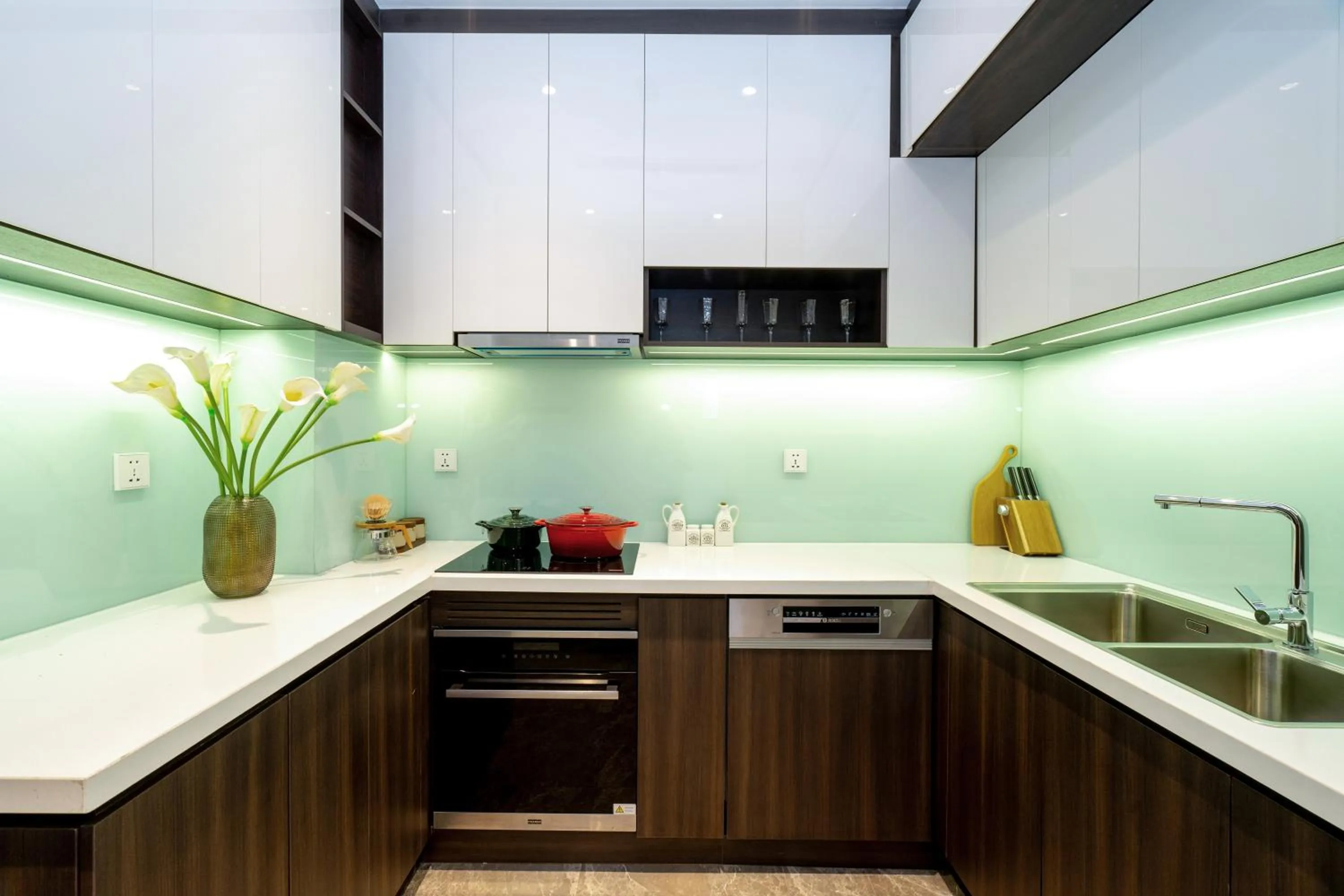 Kitchen or kitchenette in The Gloria Serviced Apartment by Silk Path