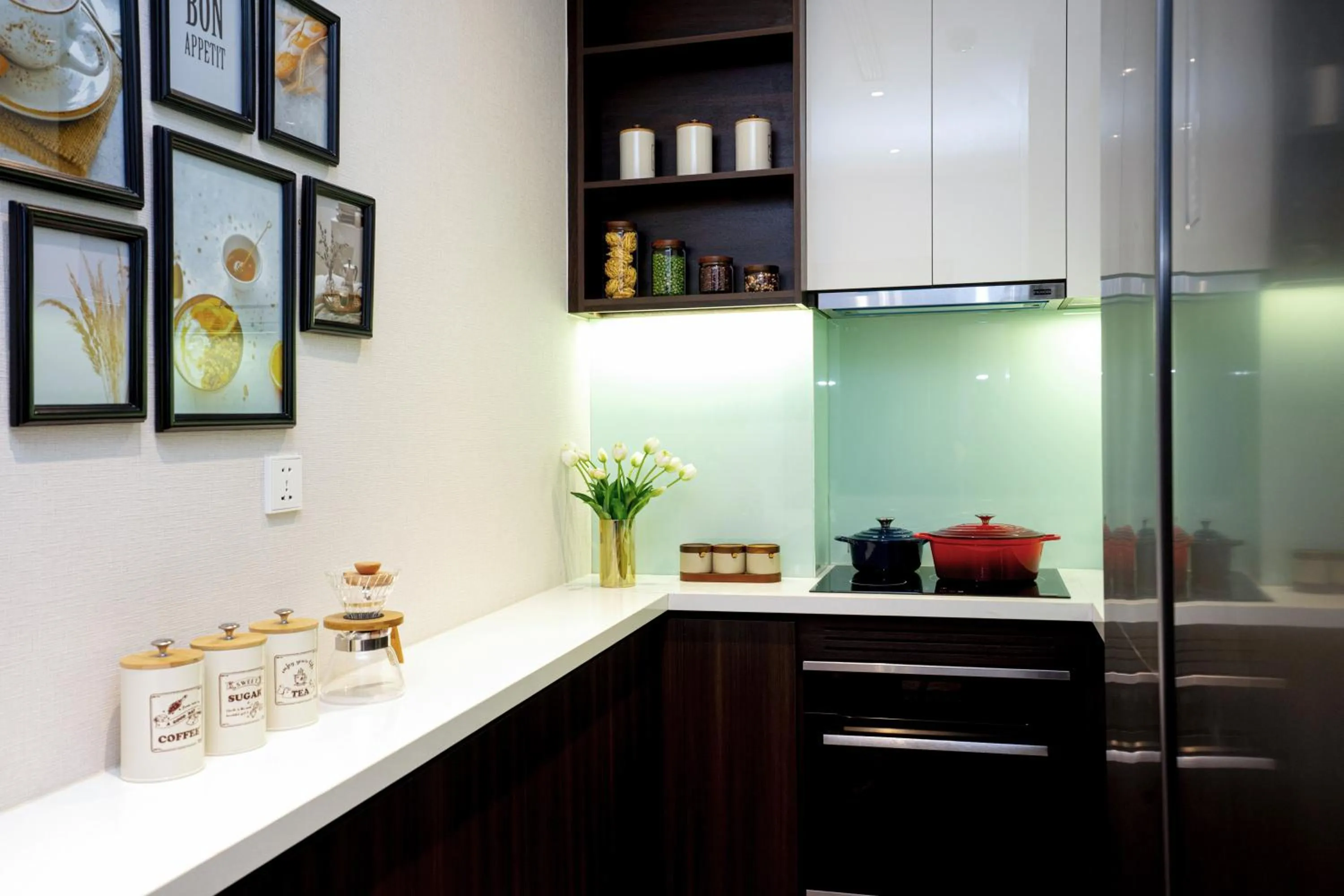 Kitchen or kitchenette in The Gloria Serviced Apartment by Silk Path