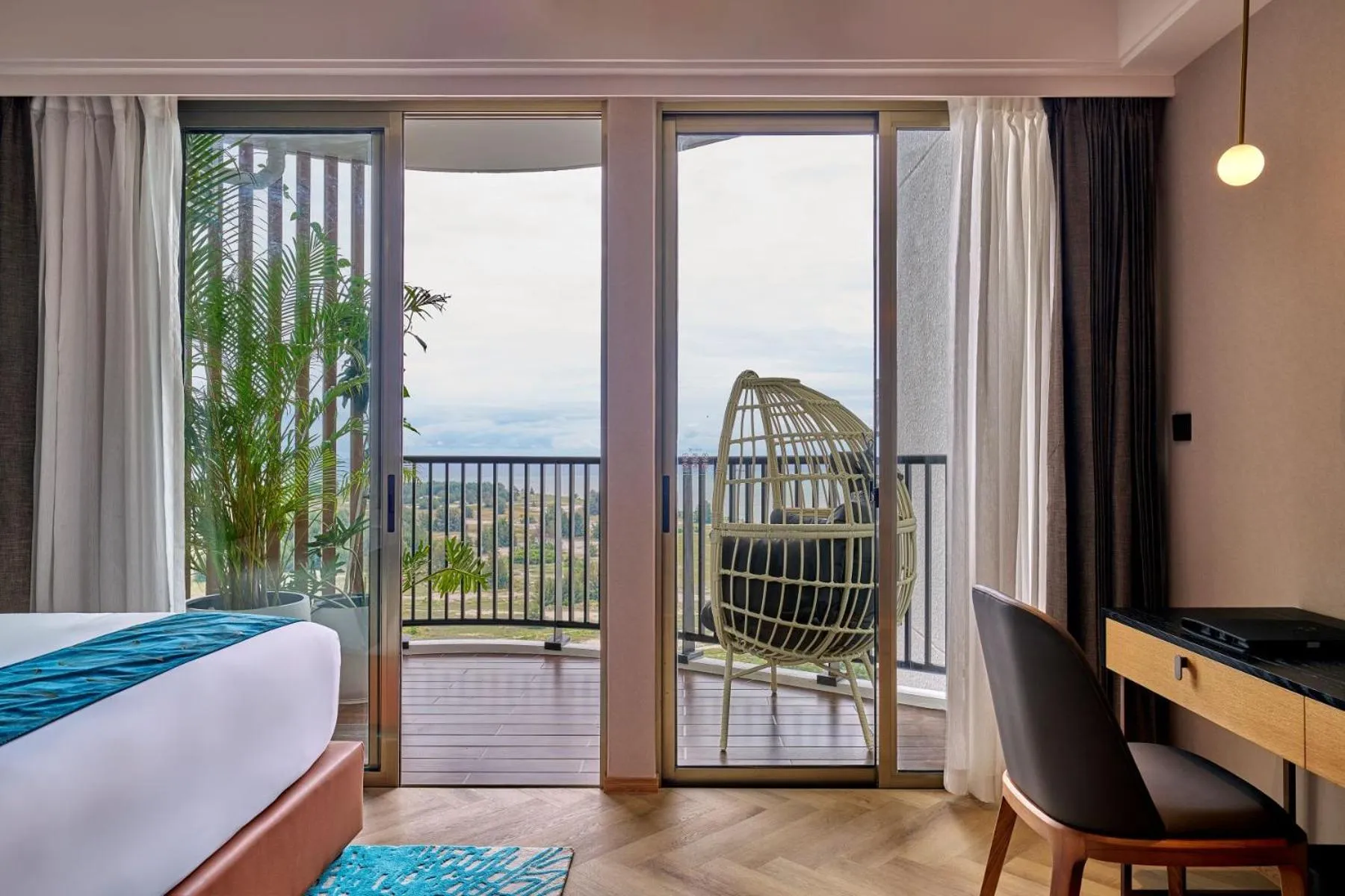 Balcony/Terrace, Bed in Birkin International Hotel