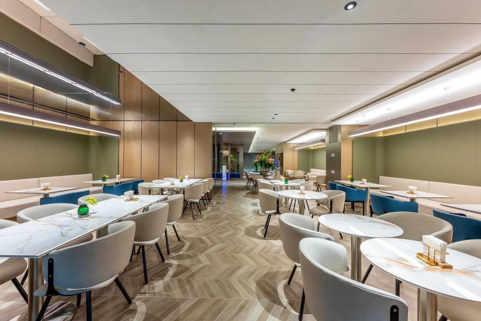 Breakfast in Holiday Inn Express Shanghai Jing'an Temple by IHG