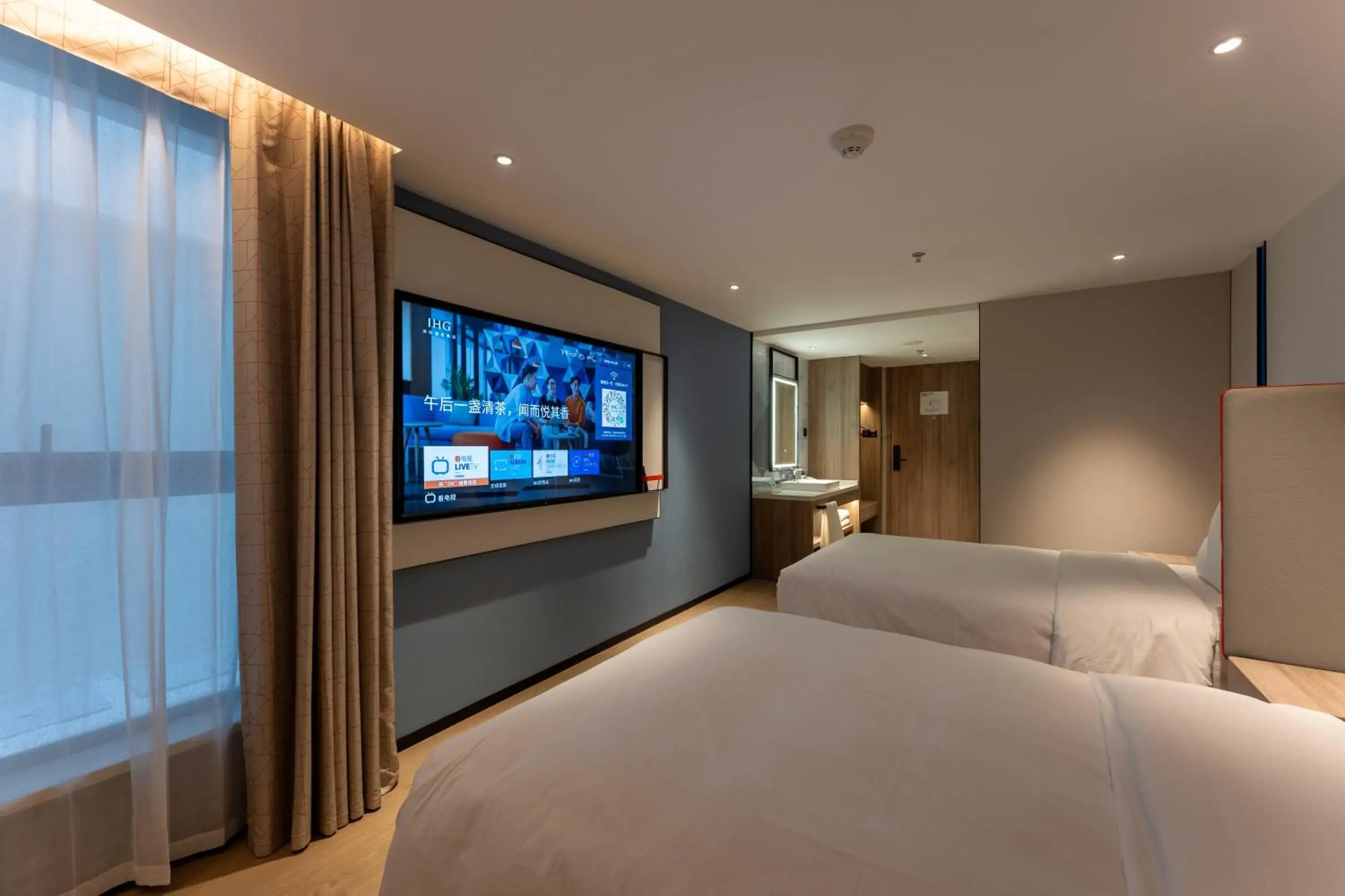 Standard Twin Room in Holiday Inn Express Shanghai Jing'an Temple by IHG Standard Twin Room in Holiday Inn Express Shanghai Jing'an Temple by IHG