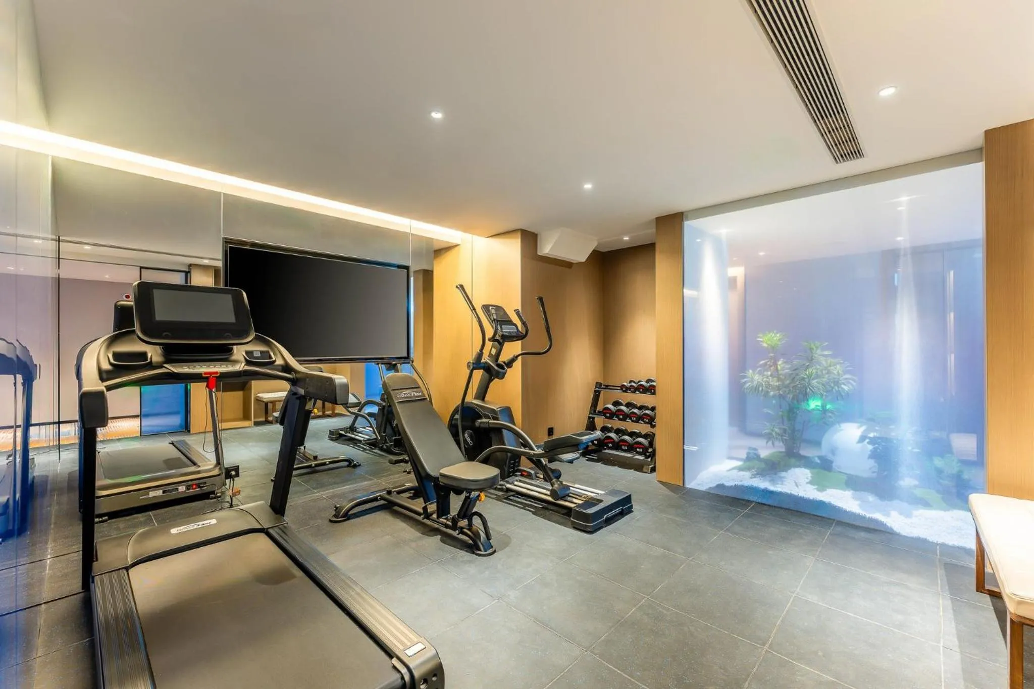 Fitness centre/facilities in Holiday Inn Express Shanghai Jing'an Temple by IHG