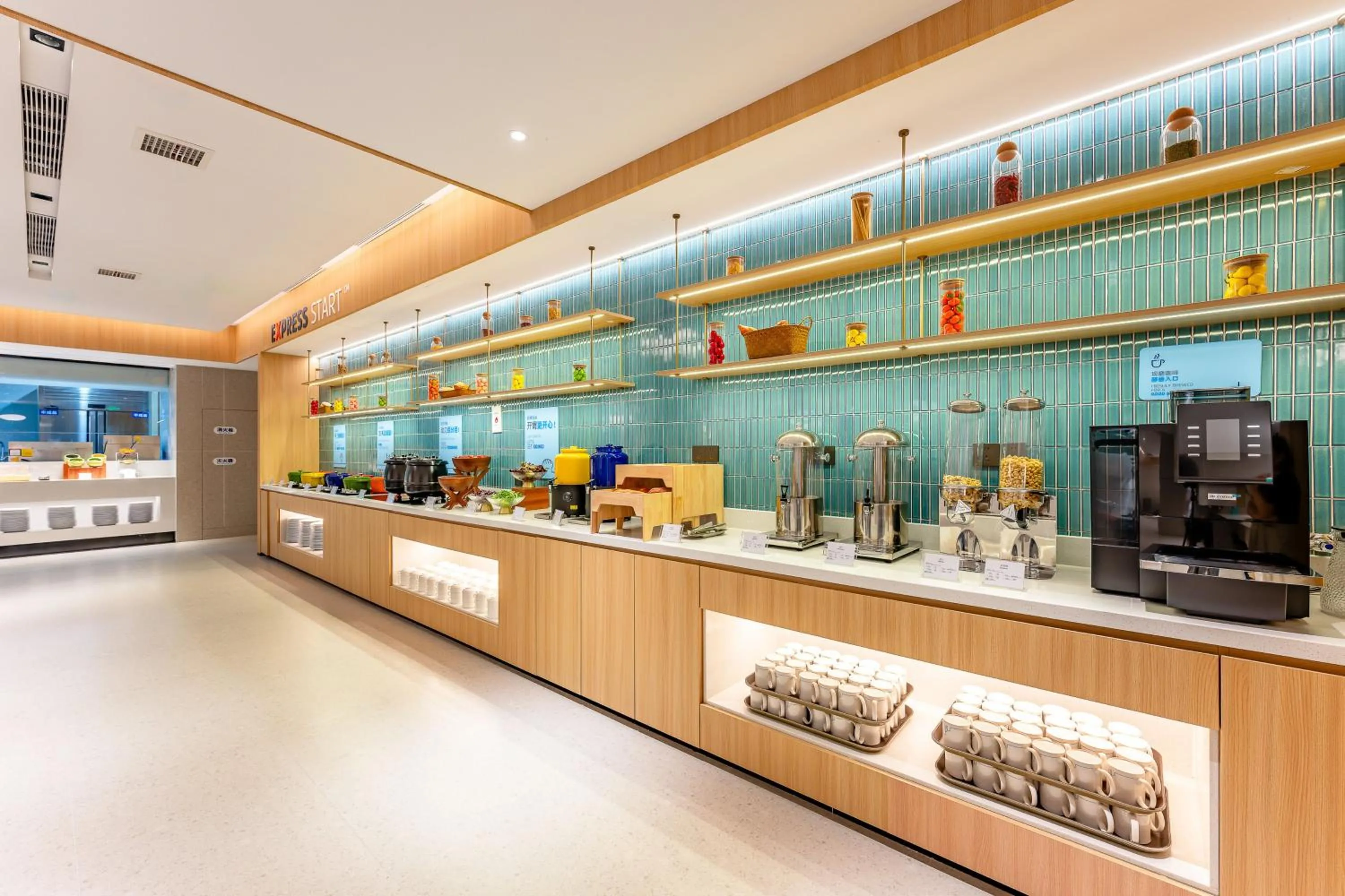 Restaurant/places to eat in Holiday Inn Express Nanjing Xi'anmen by IHG